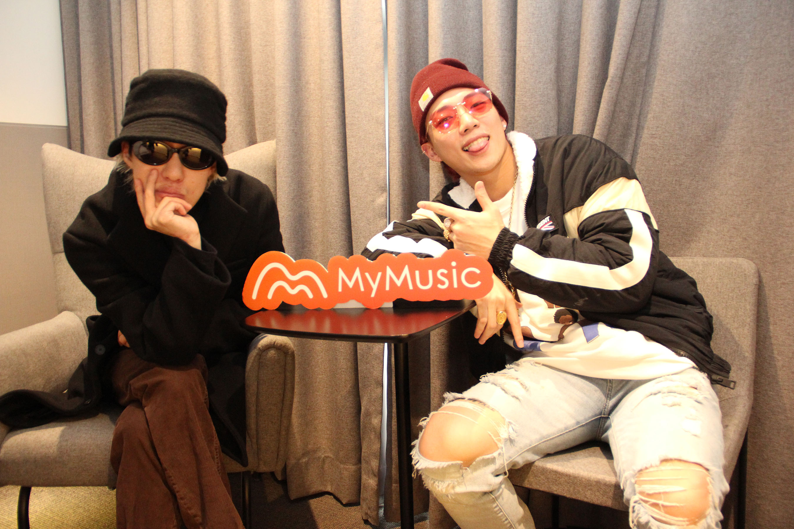 ØZI和Zion.T（左）相見甚歡，已約好下次來台玩通宵。（MyMusic提供）