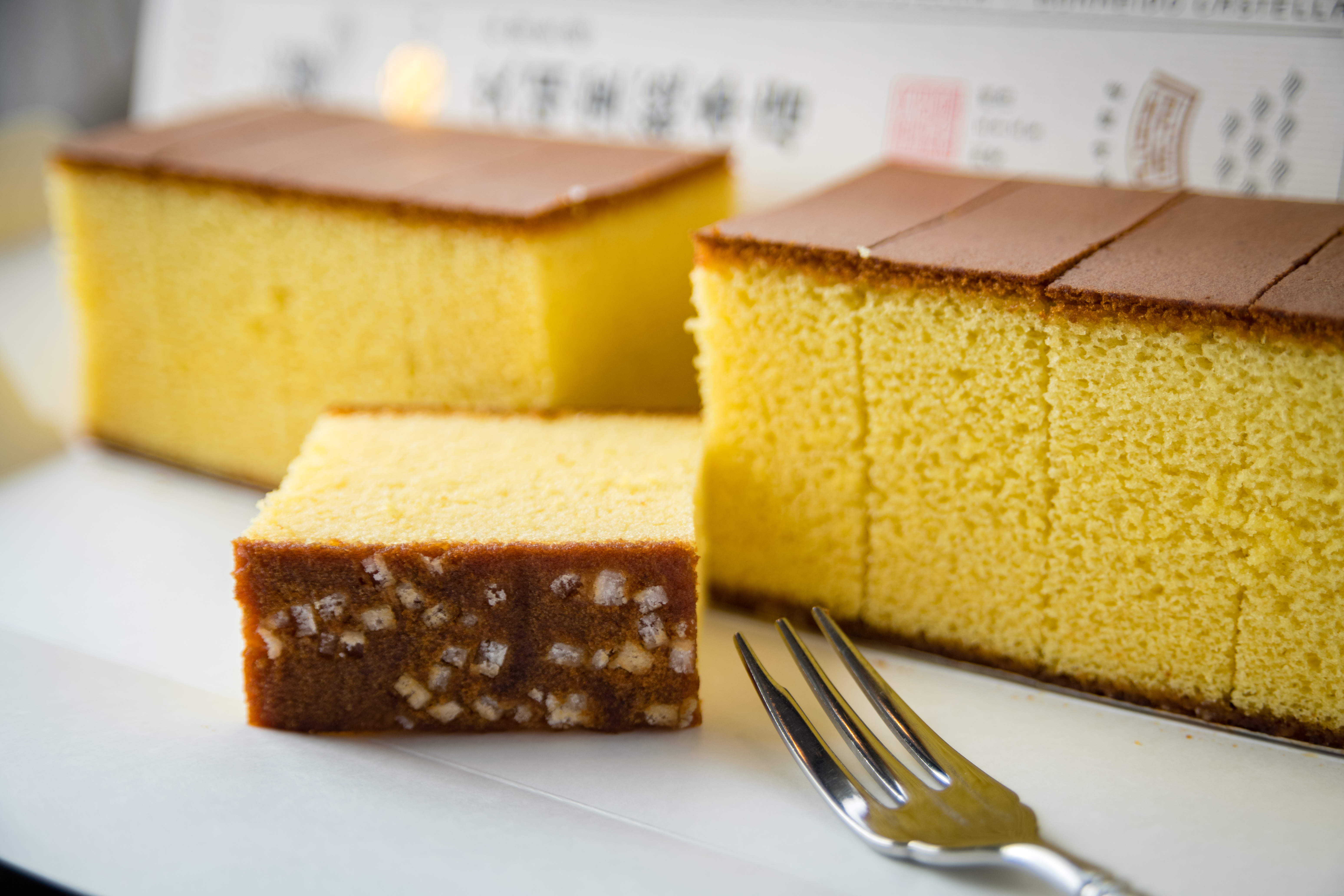 長崎蛋糕是日本最初從西方傳來的南蠻果子，幾經演變才成了今日的模樣。