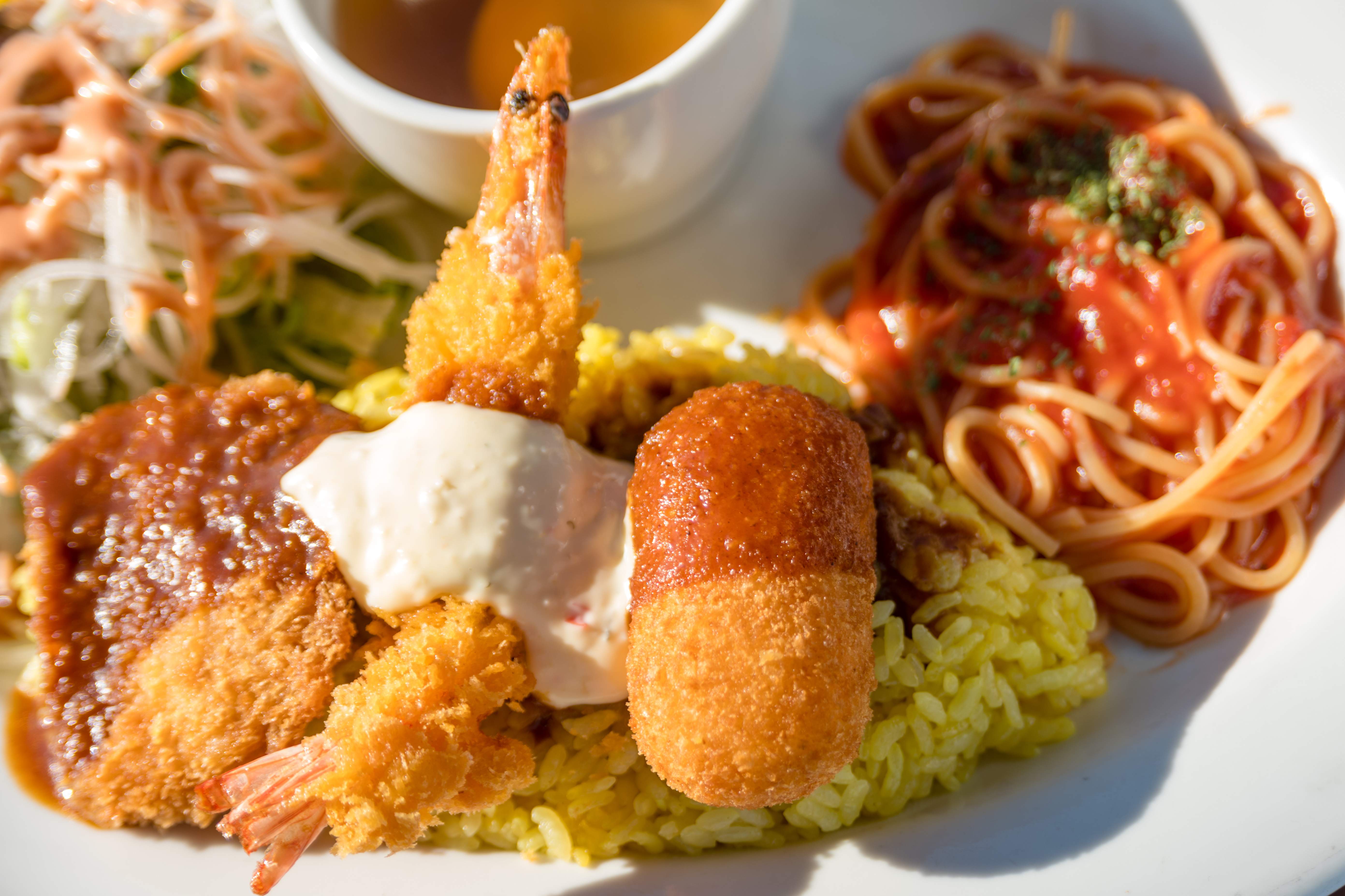 長崎人發明的「土耳其飯」，是肉醬麵、燴飯、炸物的奇妙組合，跟土耳其一點關係也沒有。（880日圓／份，約NT$239）