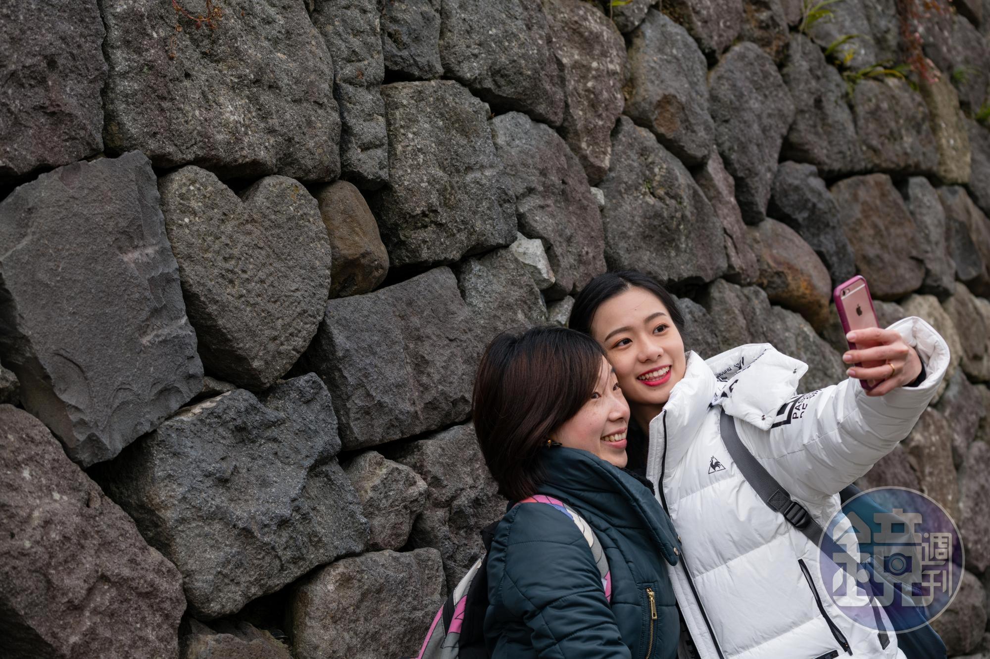 到長崎眼鏡橋找「心形石」，是很多小女生旅行中的愛情任務。