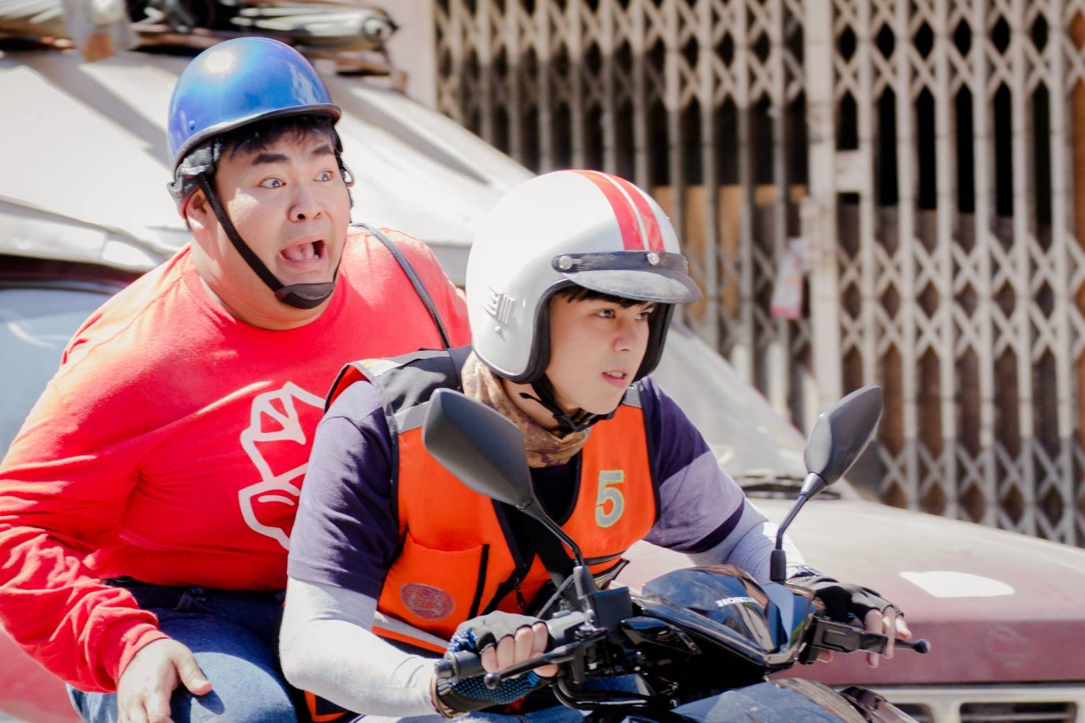 《騎機男孩》重現了曼谷街頭有趣的畫面。（海樂電影提供）