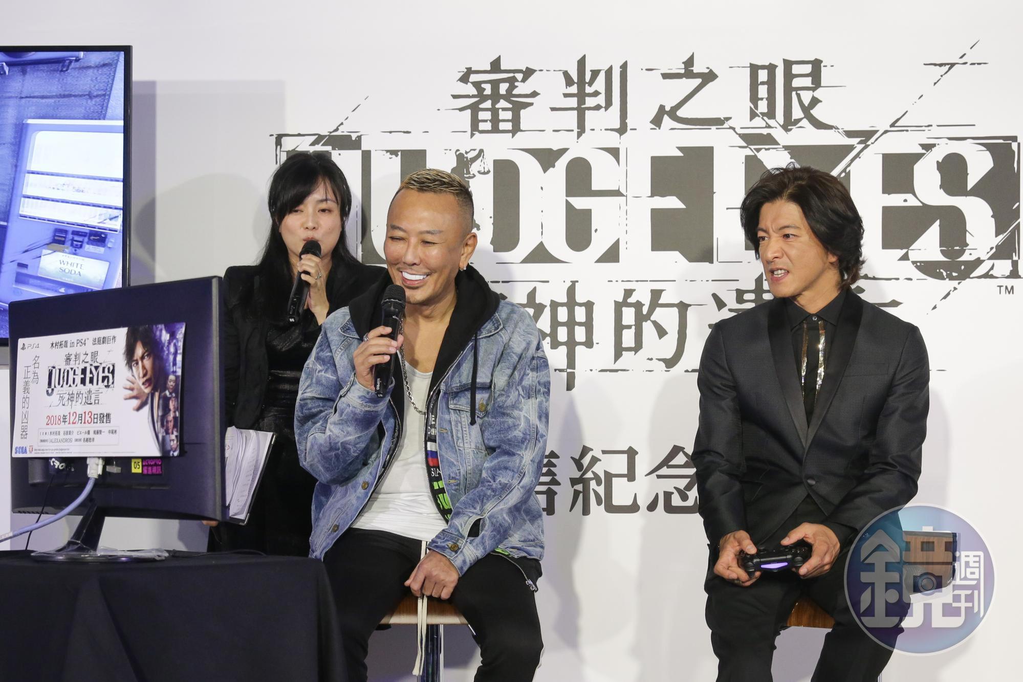 木村拓哉(右)親自操縱自己的電玩角色,兩三下就打爆遊戲中的壞蛋。
