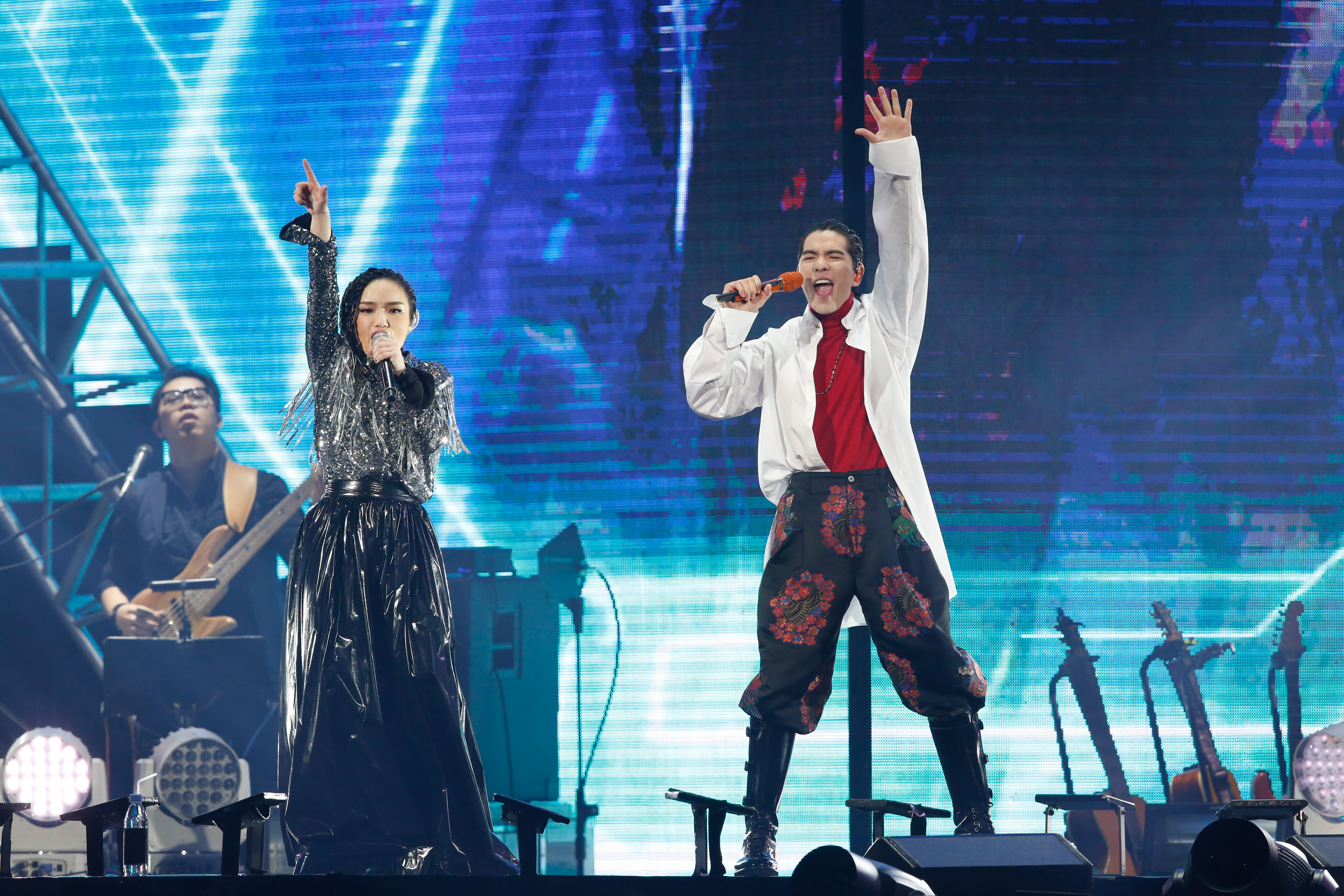 蕭敬騰登上小巨蛋力挺徐佳瑩，2人飆唱〈王妃〉〈傲嬌〉嗨翻全場。