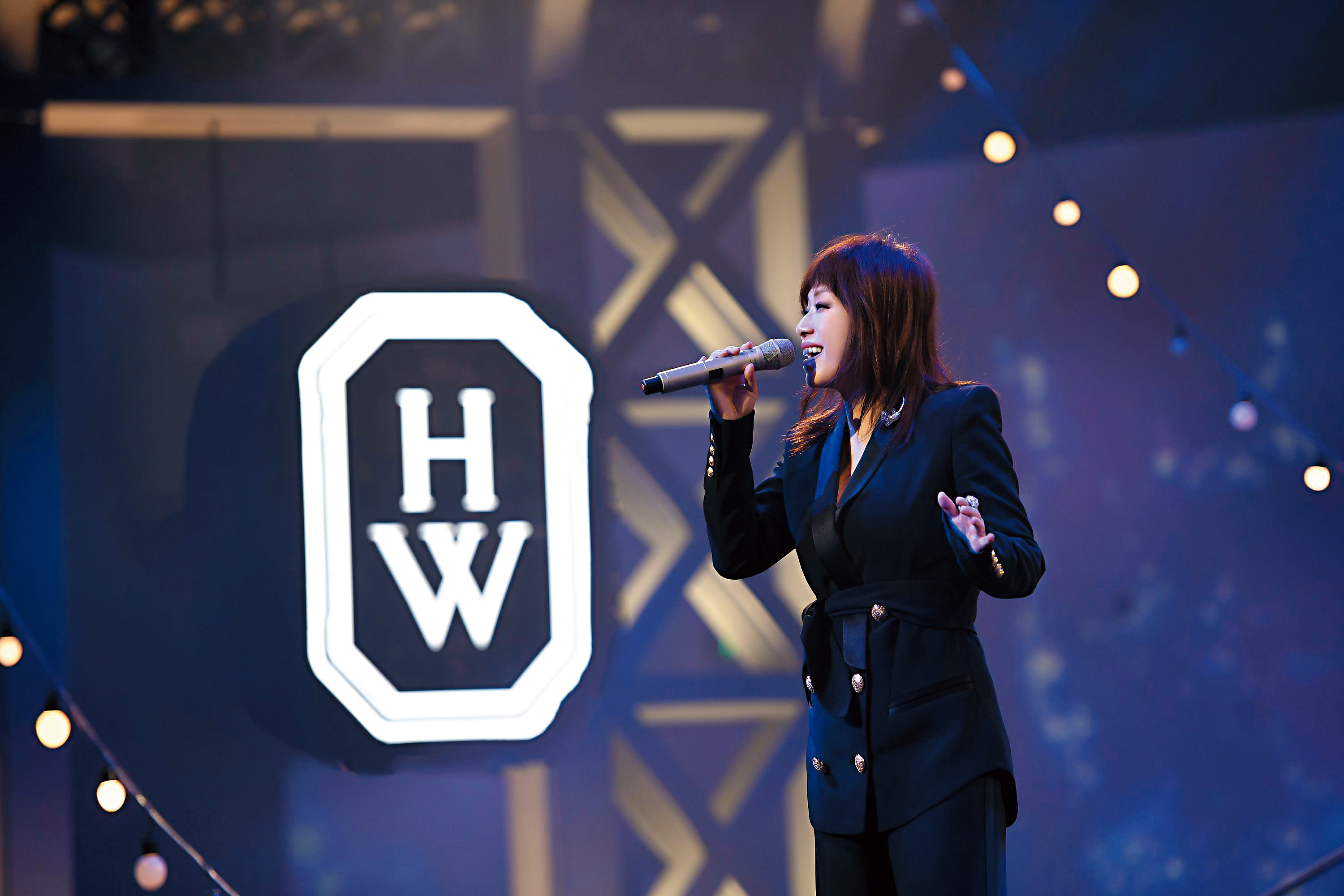 HARRY WINSTON從「星」看紐約高級珠寶與腕錶主題展，邀來林憶蓮擔任壓軸嘉賓，演唱3首歌，為晚宴掀起高潮。