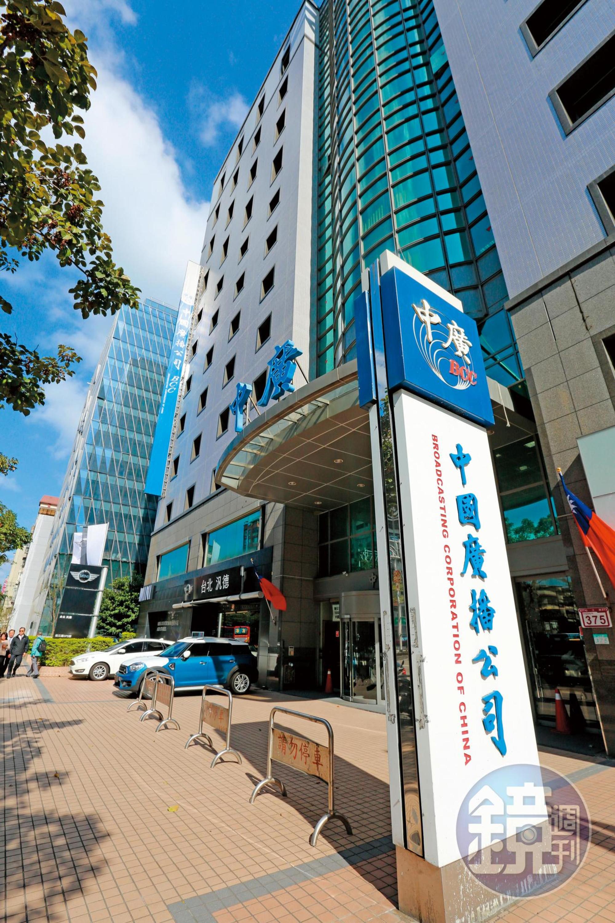 中廣交易案疑雲重重，外界懷疑國民黨賤賣黨產給名嘴趙少康。