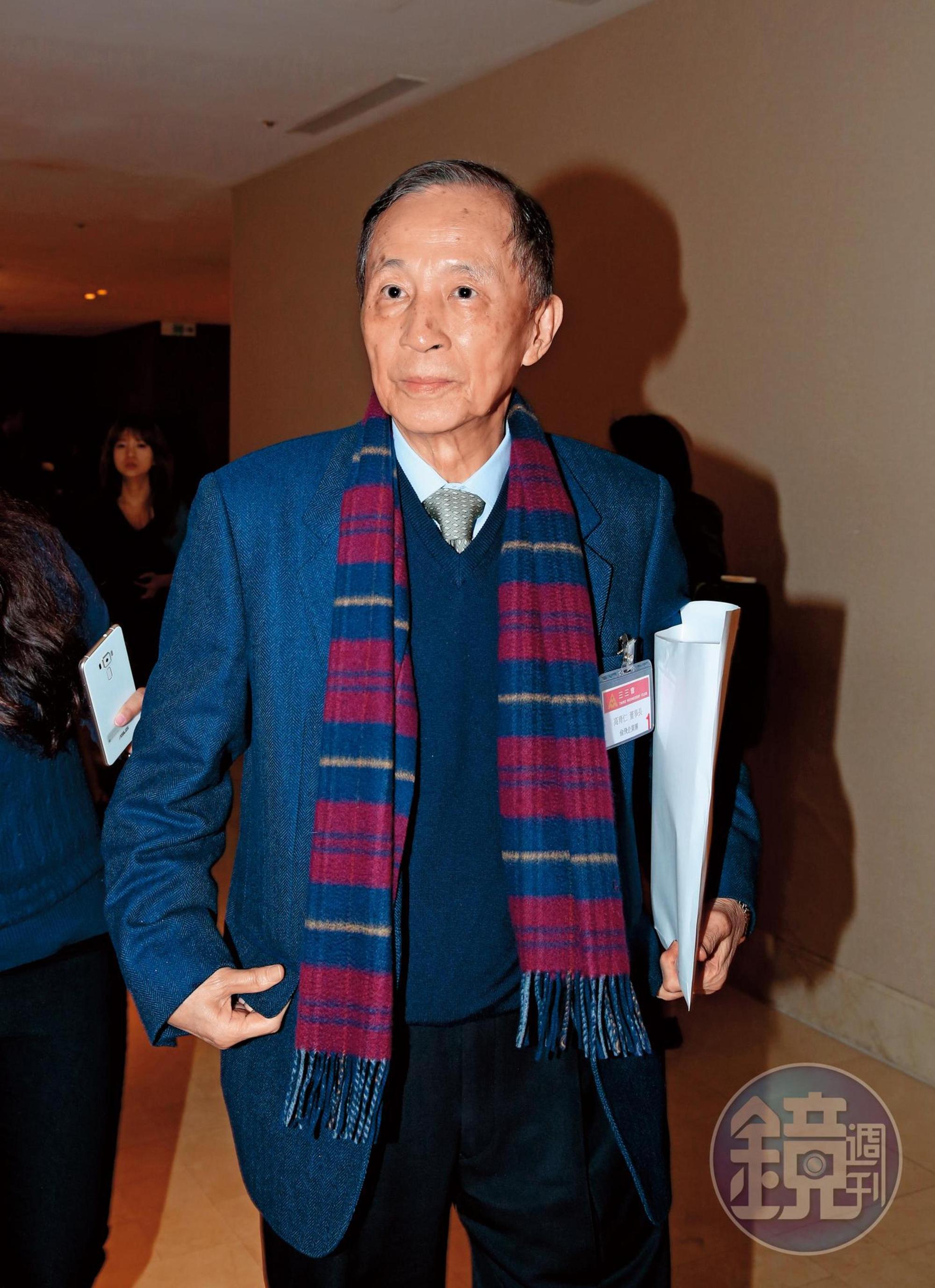 國民黨大老高育仁曾估價中廣資產達50億元,後來出價15億元要買中廣頻道,比趙少康的10億元還高。