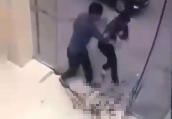 大陸的凶殺影片卻被謠傳在台灣發生,男子因而被送辦。(翻攝畫面)