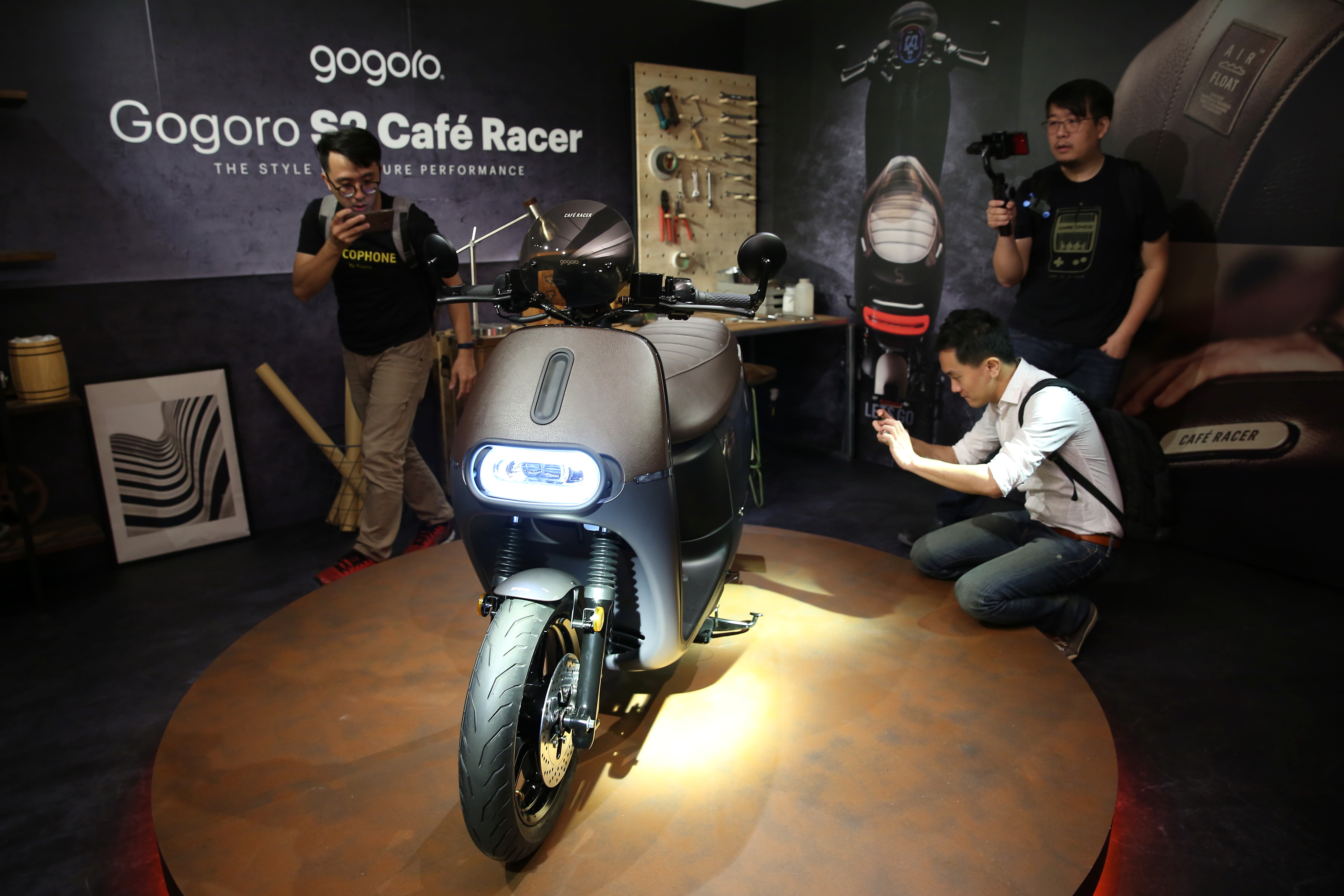 電動機車龍頭Gogoro受惠11月新車效應，掛牌數市佔率達13.37％，再創歷史新高。