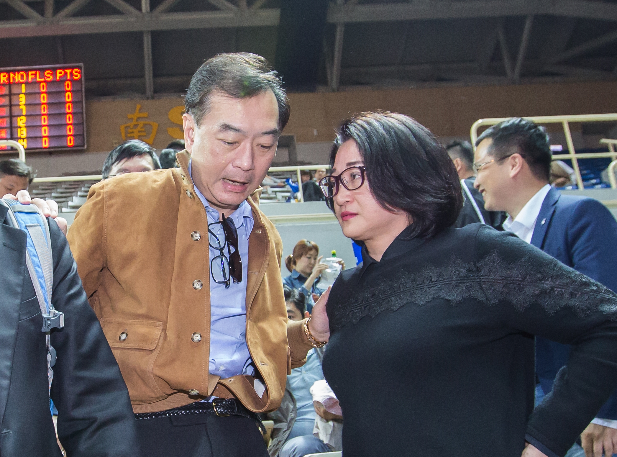 裕隆集團執行長嚴凱泰（左）因病辭世，夫人嚴陳莉蓮（右）以裕隆執名義發出公開信，希望全體裕隆人一起完成嚴凱泰未完成的使命。