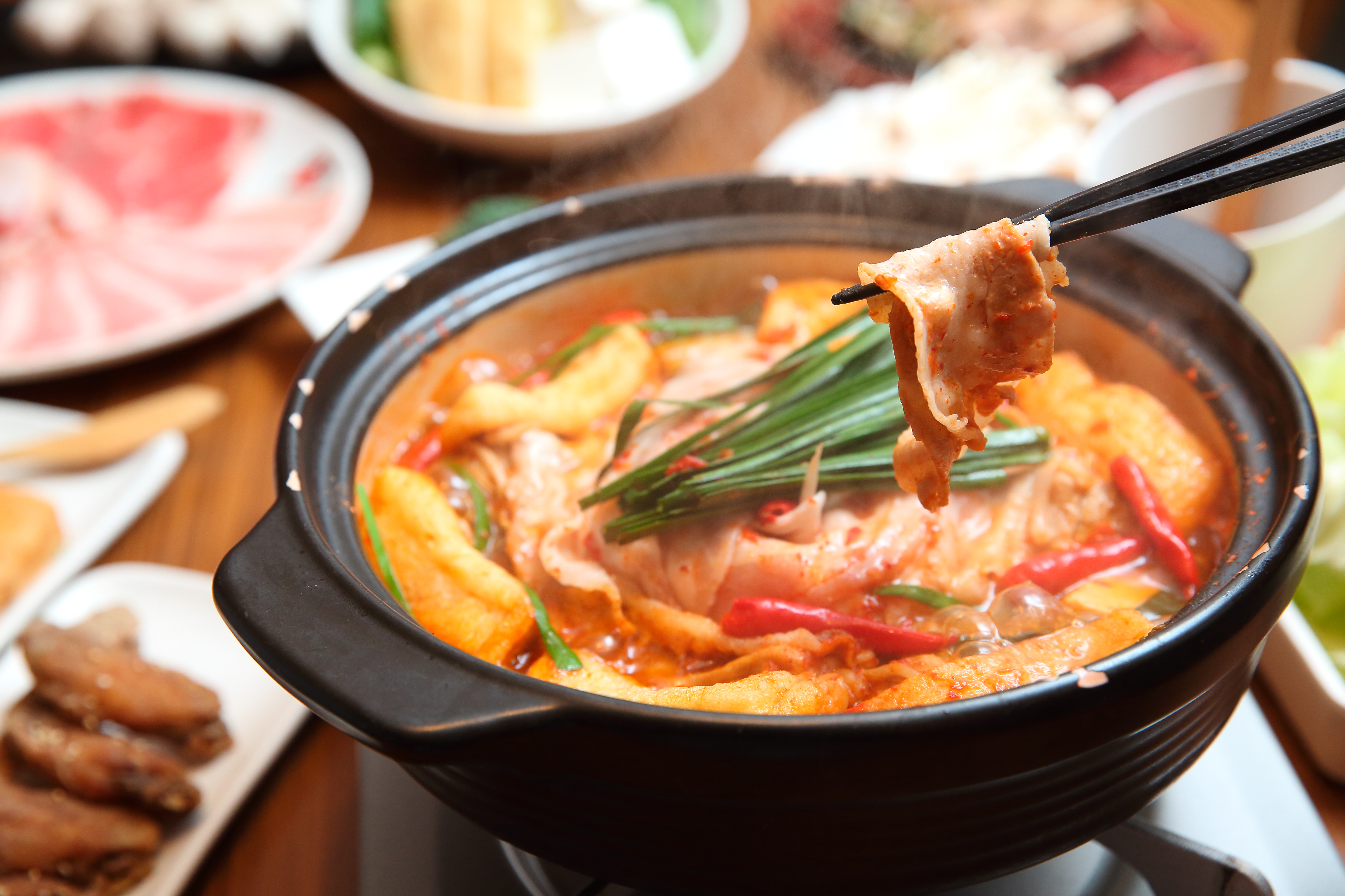 愛吃過燙食物，是食道癌好發因子之一。