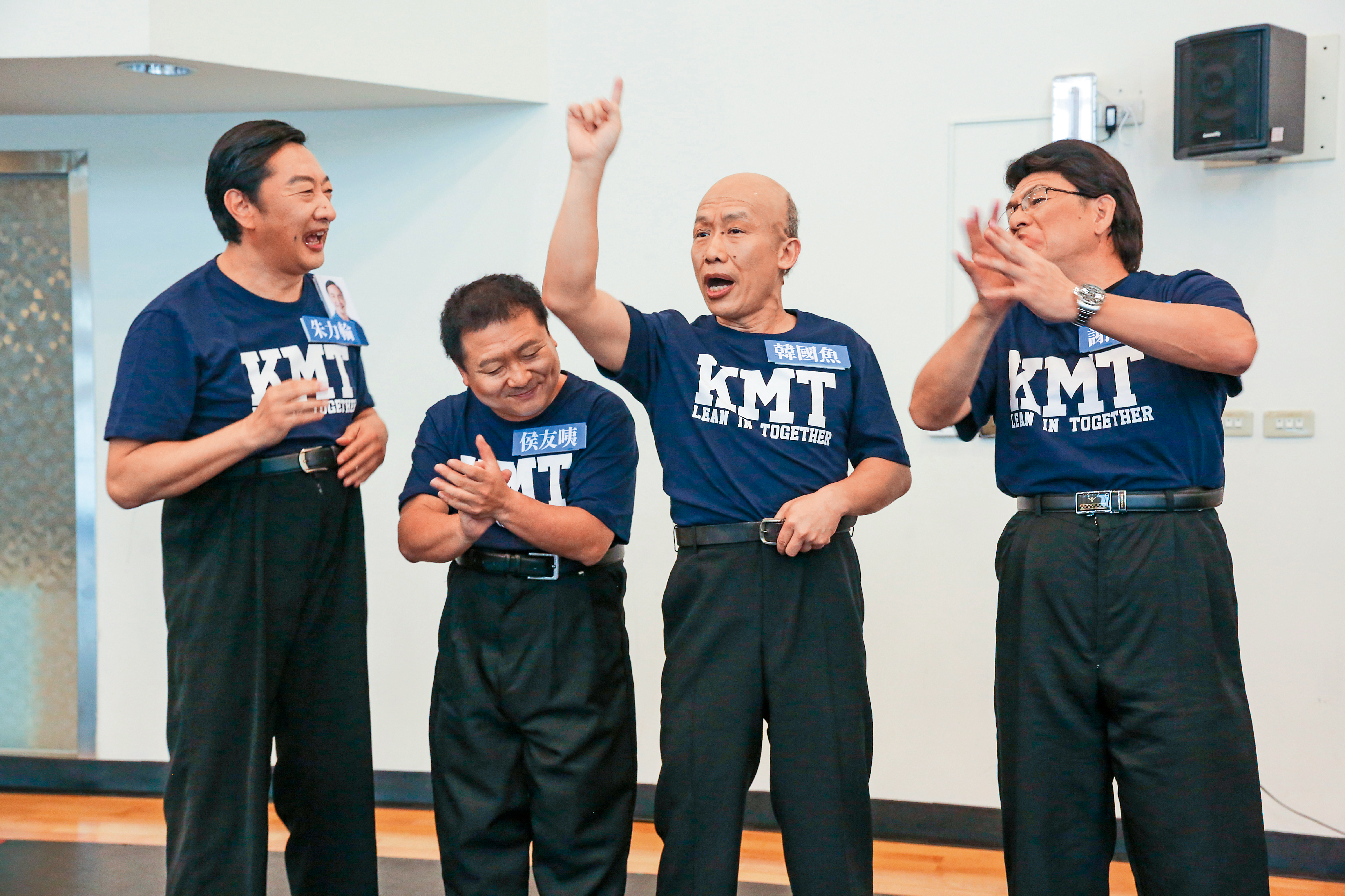 《悶鍋》班底將推出舞台劇《悶鍋出任務》，由洪都拉斯（右起）、郭子乾、納豆、九孔分別模仿謝龍介、韓國瑜、侯友宜及朱立倫。