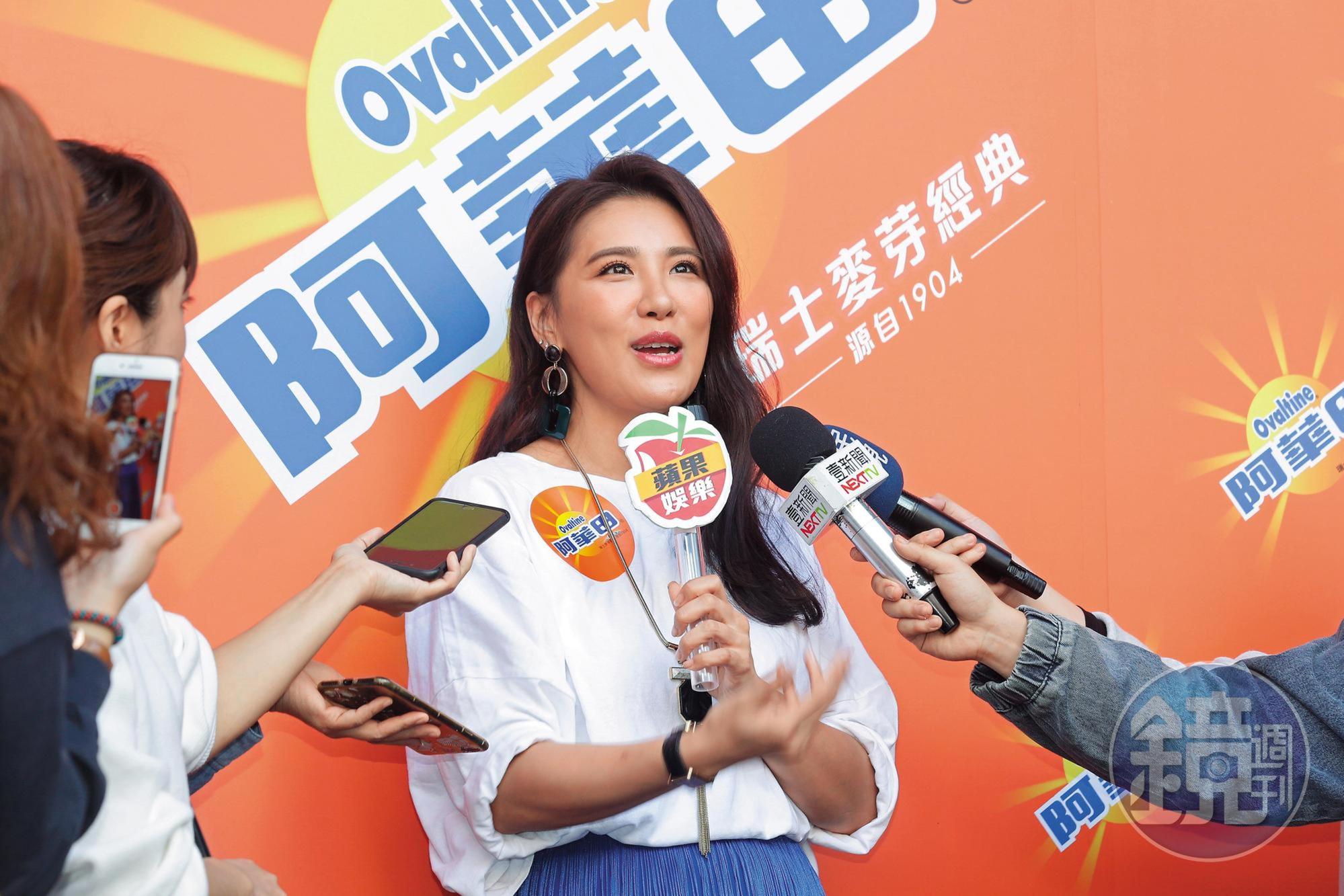 瘦歸瘦,只要小禎講話稍微激動,還是看得出她臉上有乃父,也就是胡瓜之風。