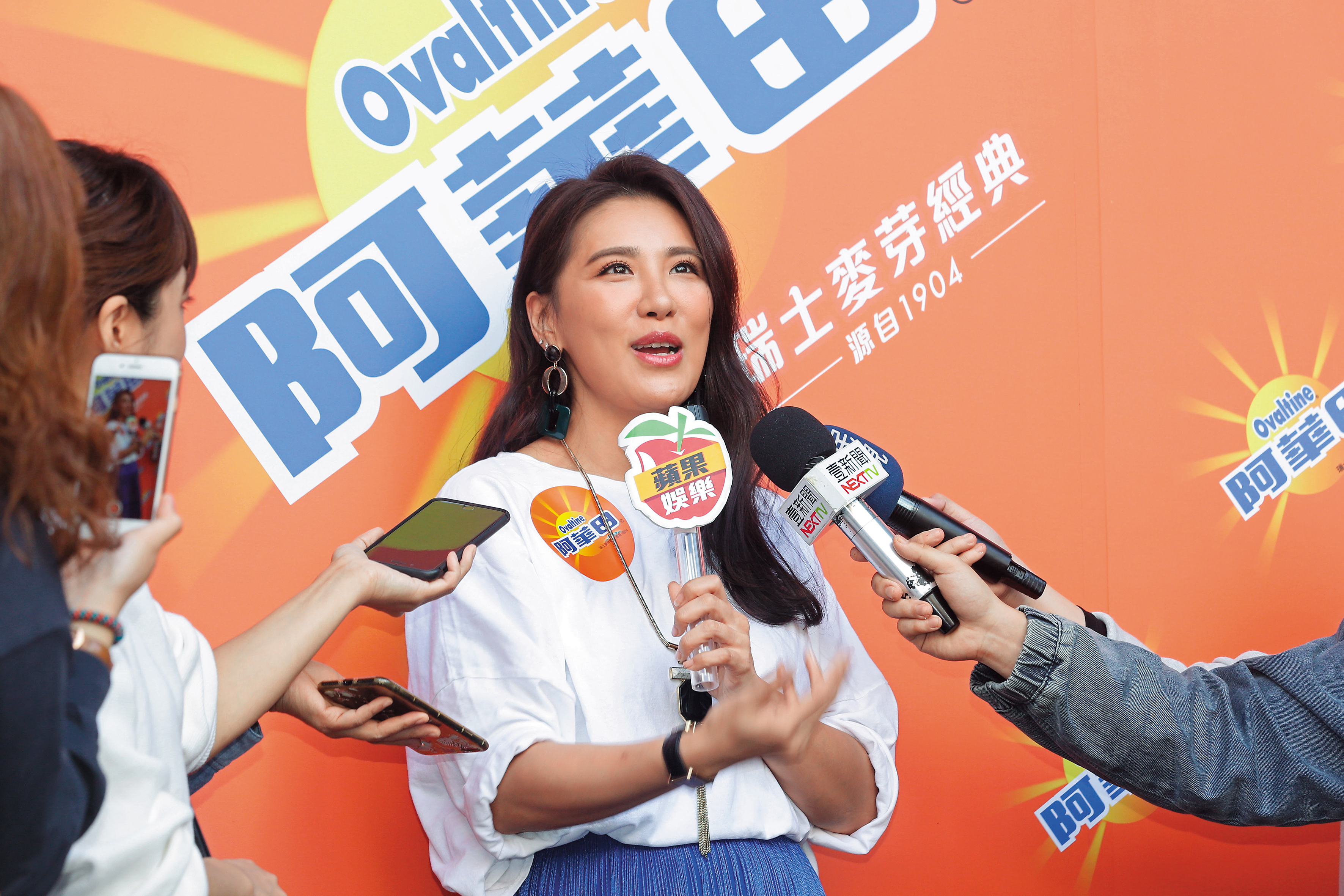 瘦歸瘦，只要小禎講話稍微激動，還是看得出她臉上有乃父，也就是胡瓜之風。