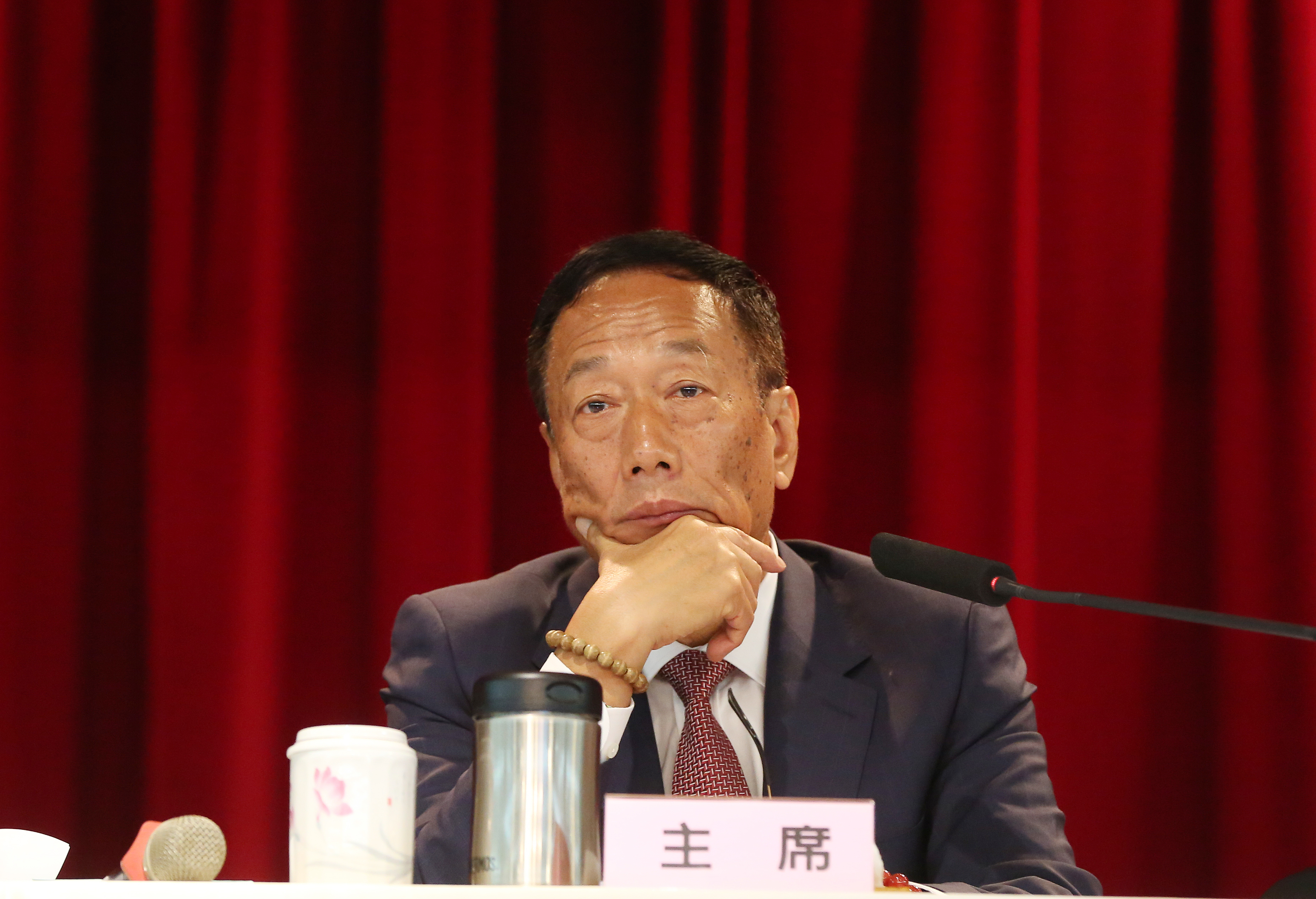 鴻海代工利潤可能被壓縮，郭董打出減資牌救股價也無效。