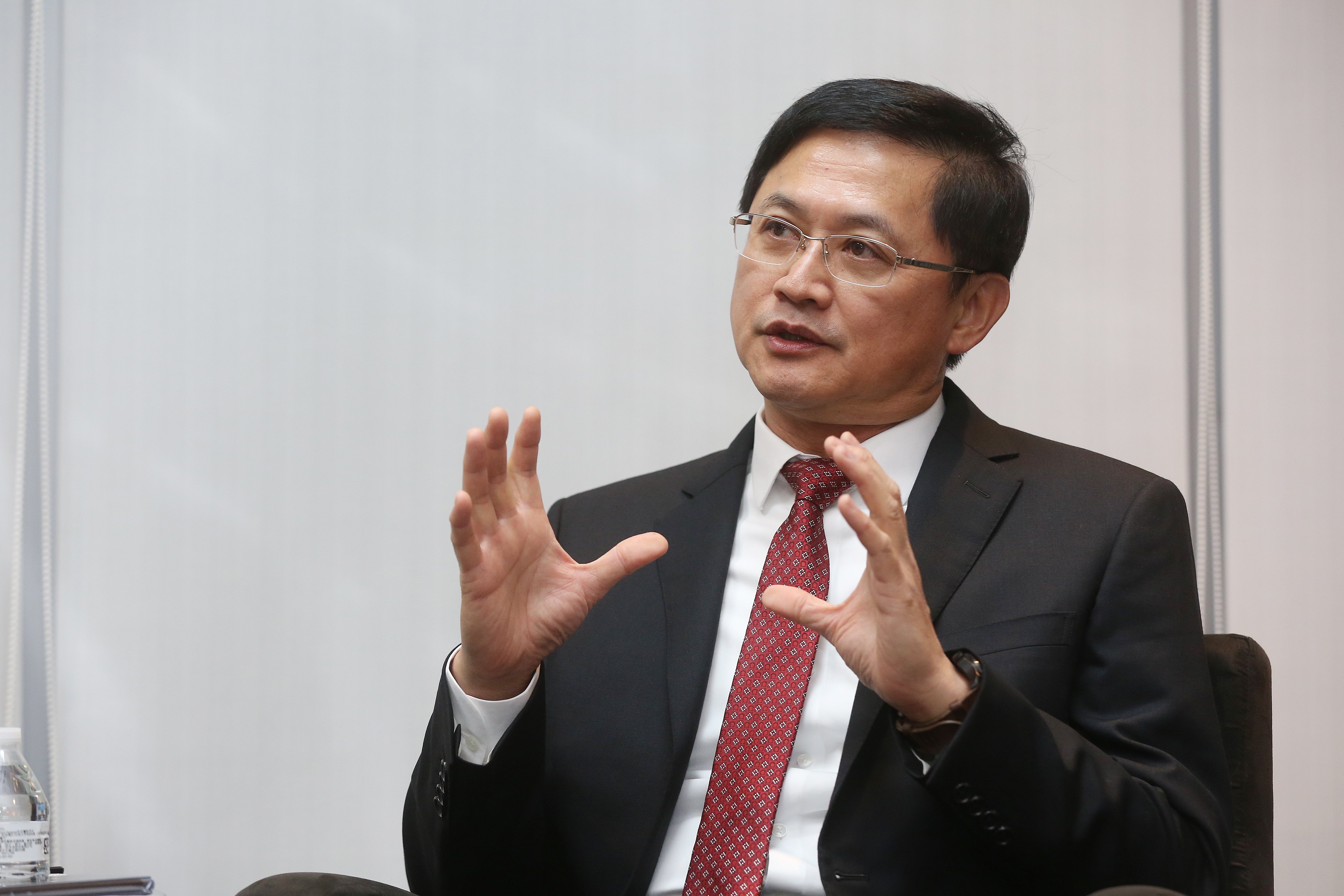 和碩董事長童子賢認為過去在中國大陸動輒30萬人規模的生產基地，未來不可能再發生。