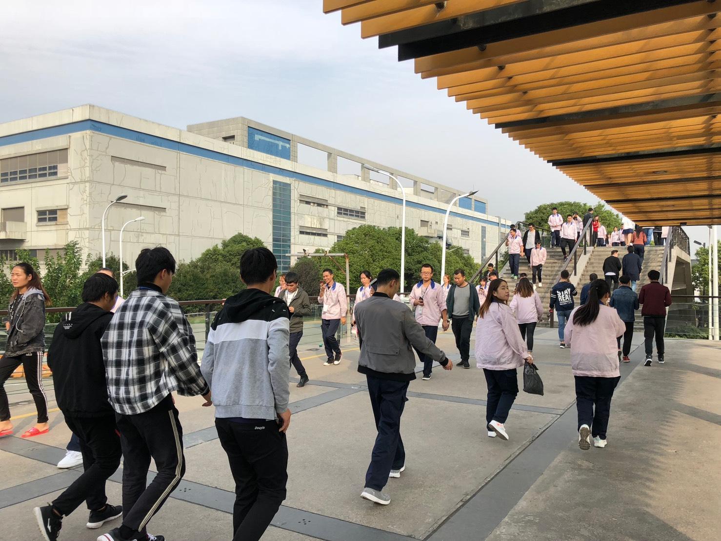 蘋果光不亮,和碩原本生產XR的30條組裝線,有一半轉為生產市場最熱賣的iPhone 8。(圖為和碩華東廠,讀者提供)
