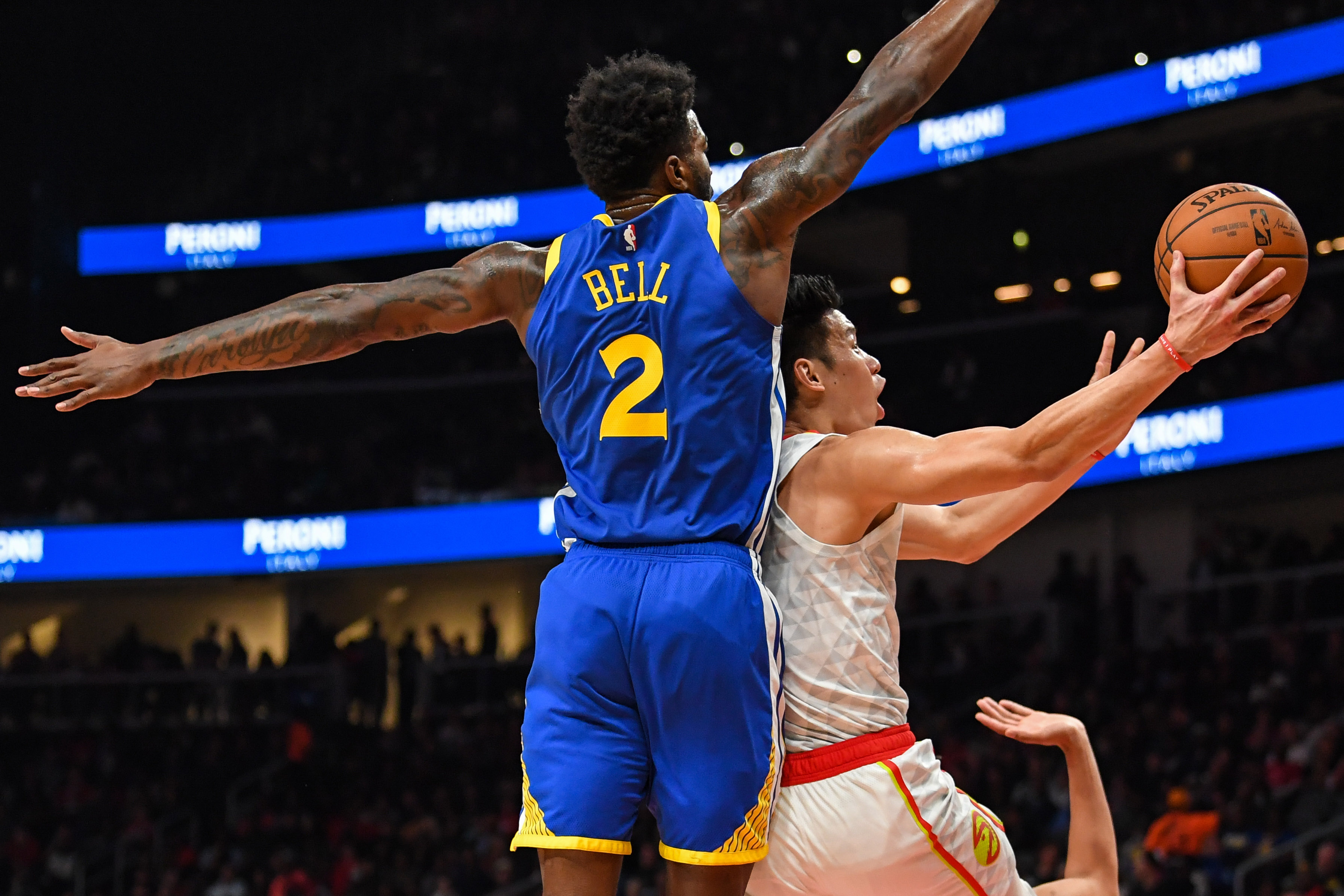 林書豪此役歸隊擔任替補，上場24分鐘高效拿下14分5籃板5助攻，可惜老鷹還是以111比128敗給勇士。（東方IC）