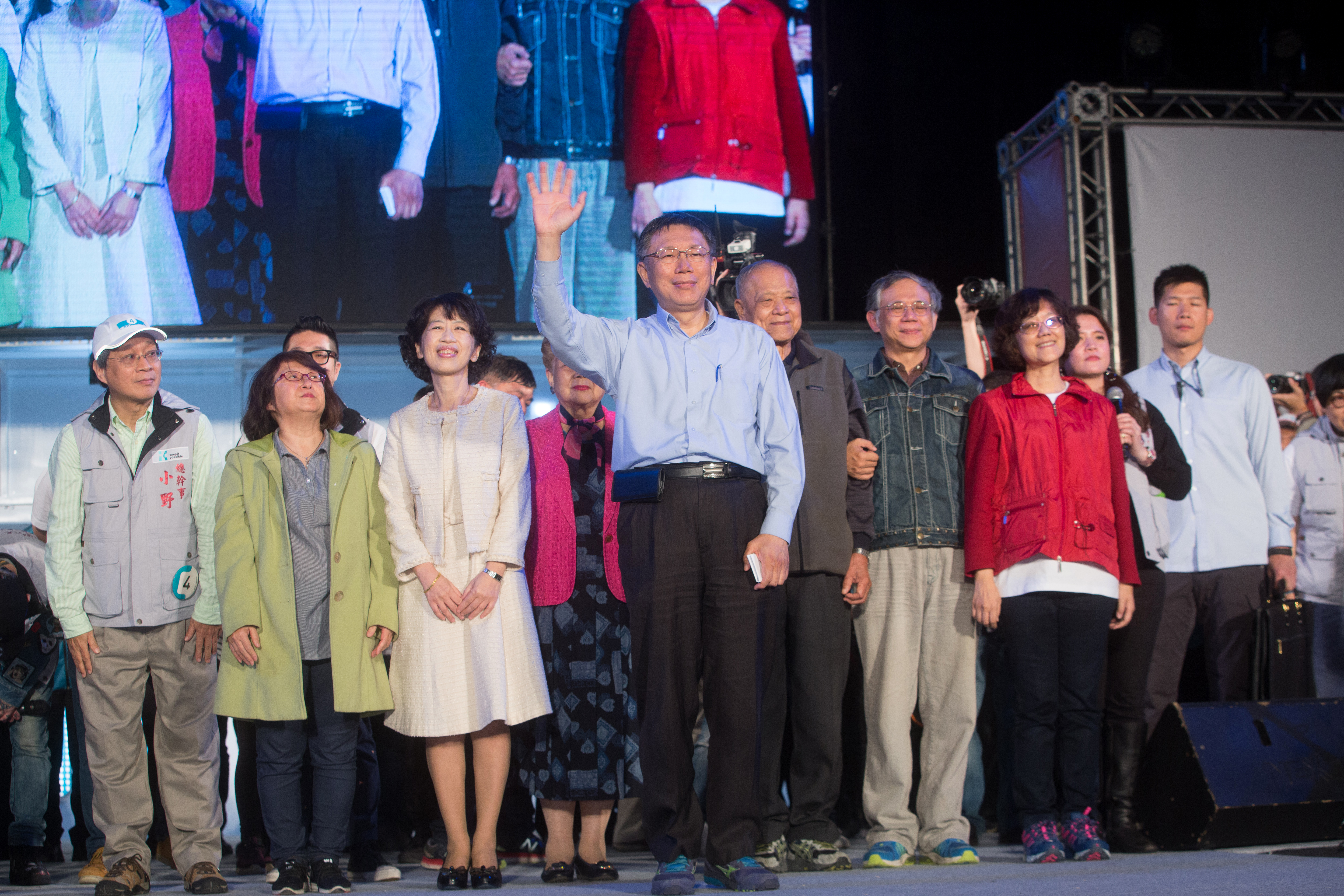 柯文哲驚險連任，人氣再度回溫，來自全台的柯粉在2020動向更備受關注。