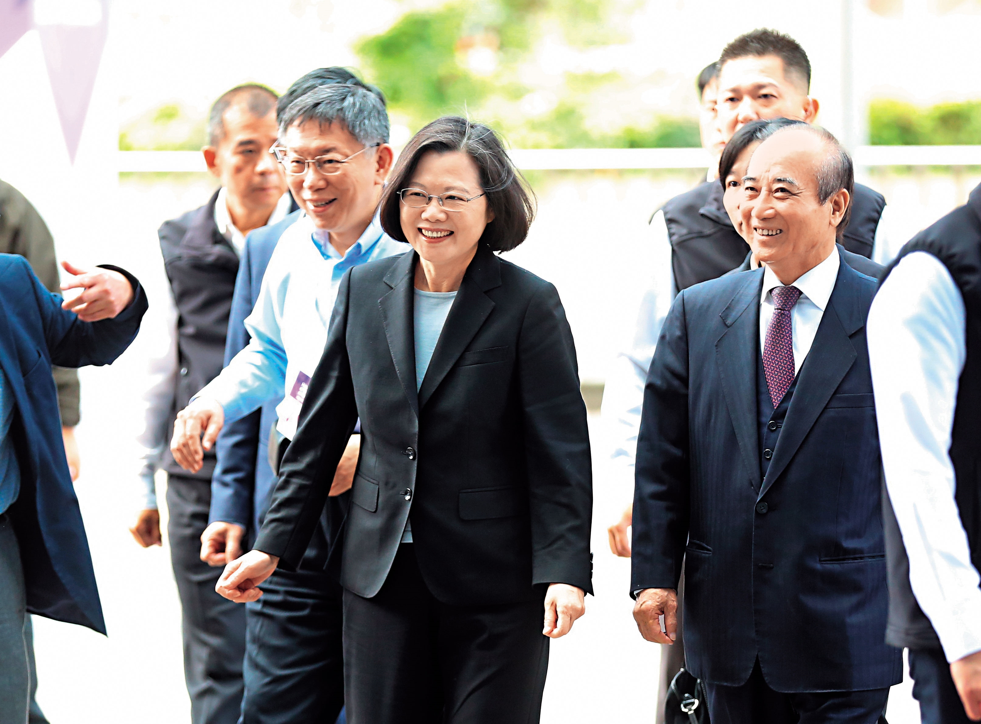 台北市長柯文哲選後首度與蔡英文總統同框，2人幾無互動，但綠白合作卻持續熱議。