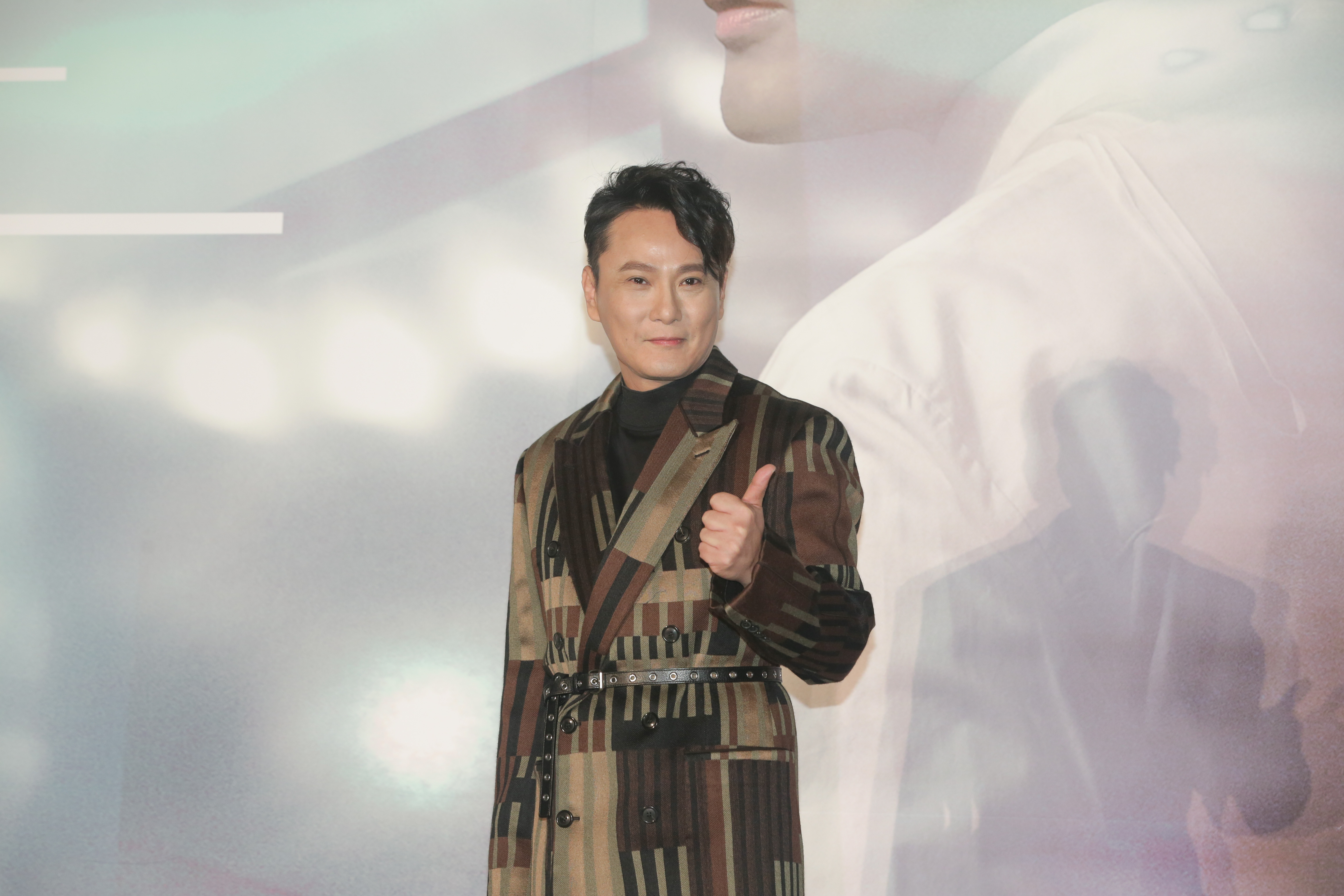 許久沒在演唱會邀請嘉賓合作,張信哲記者會上看到劉嘉玲在祝賀VCR唱了兩句〈有一點動心〉大呼驚喜。