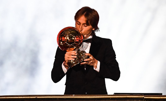 莫德里奇奪下金球獎，終結了梅西和C羅對這項榮譽10年的壟斷。（翻攝自B/R Football推特）