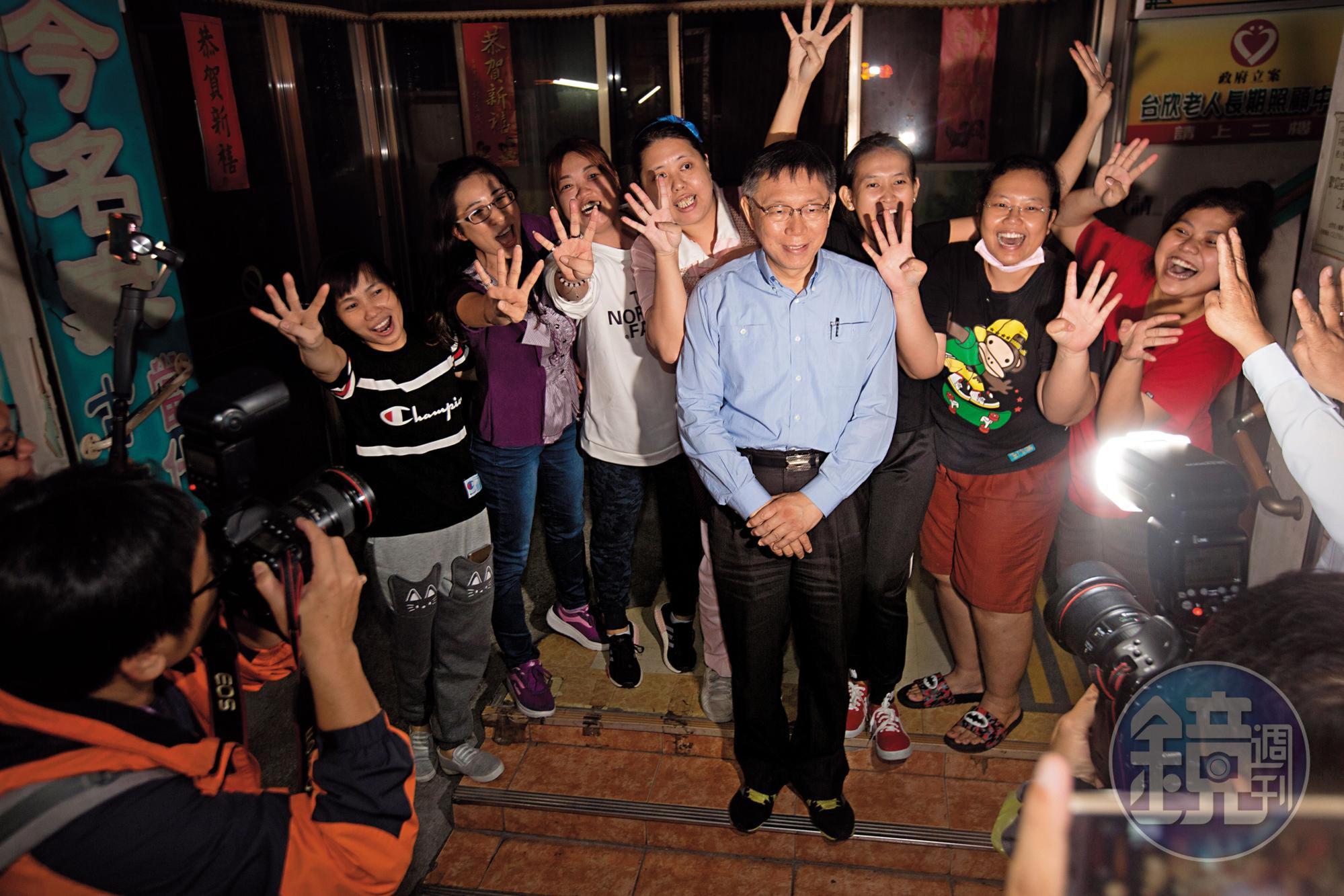 柯文哲驚險連任，人氣再度回溫，來自全台的柯粉在2020動向更備受關注。