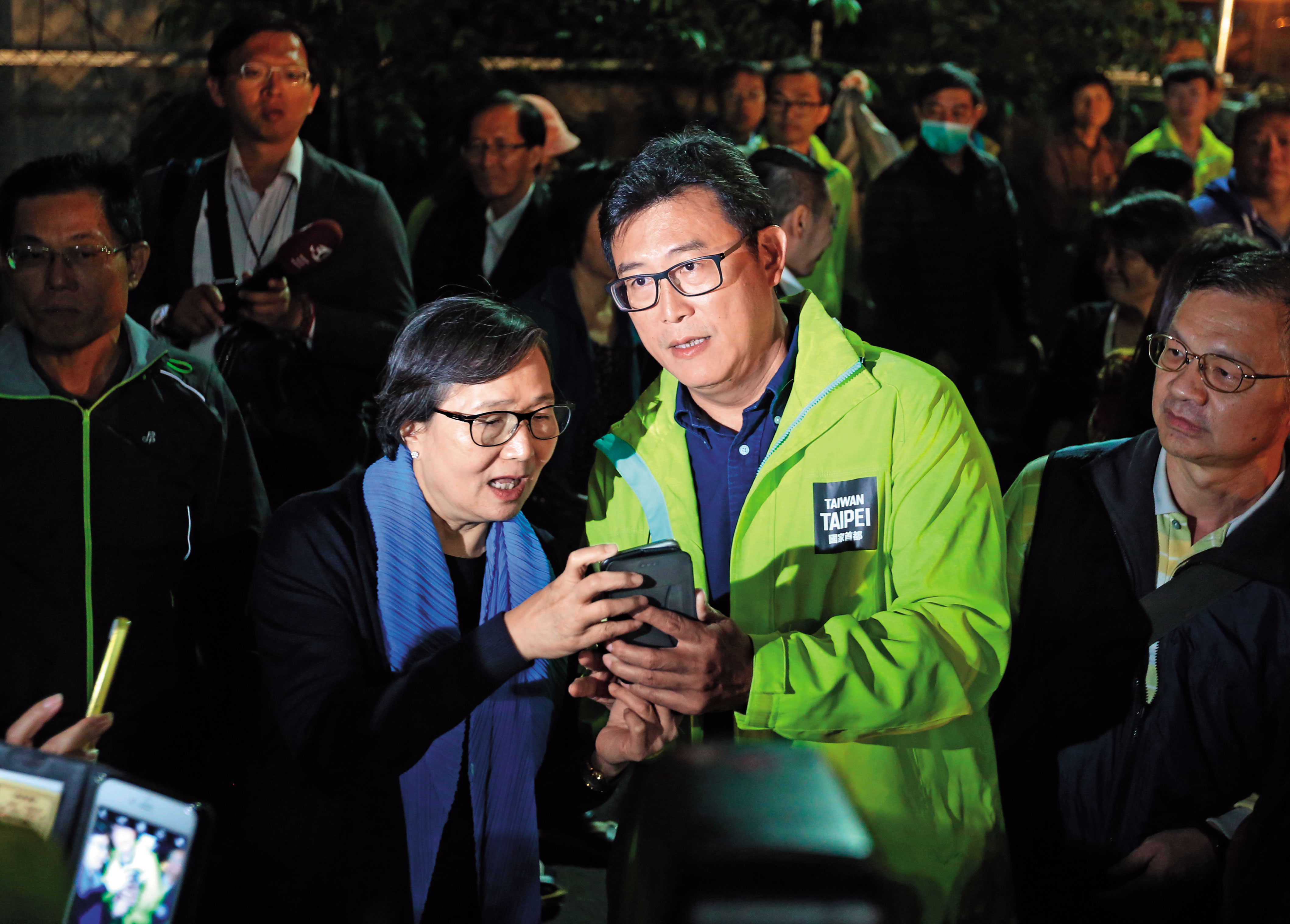 姚文智堅持參選挑戰柯P，綠白分手後，廣大的柯粉形成的「反外溢」對綠營形成極大壓力。