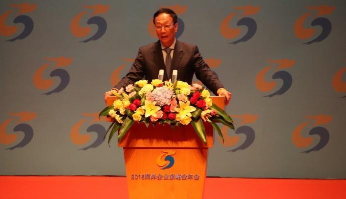 鴻海集團董事長郭台銘認為中美貿易戰恐怕會持續10年。(翻攝自今日海峽微博)