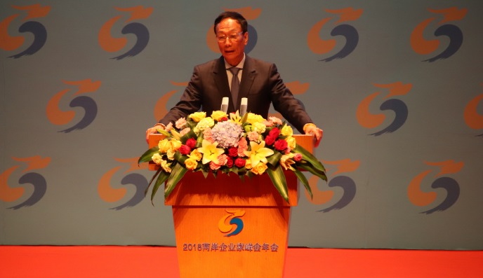 鴻海集團董事長郭台銘認為中美貿易戰恐怕會持續10年。（翻攝自今日海峽微博）