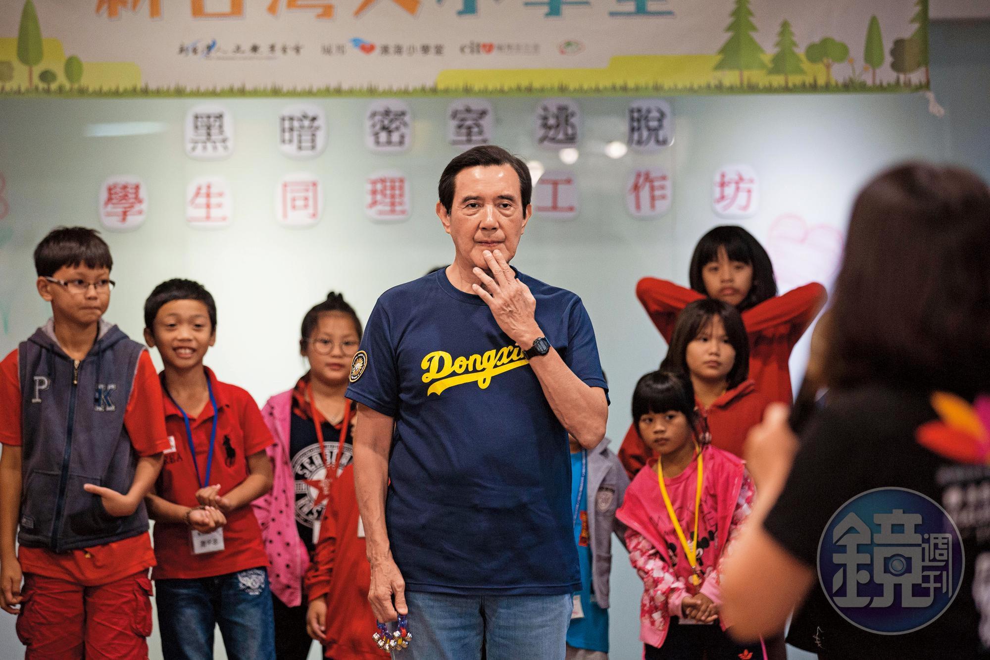 國民黨九合一選舉大勝,馬英九全台跑透透輔選,人氣逐漸由黑翻紅。