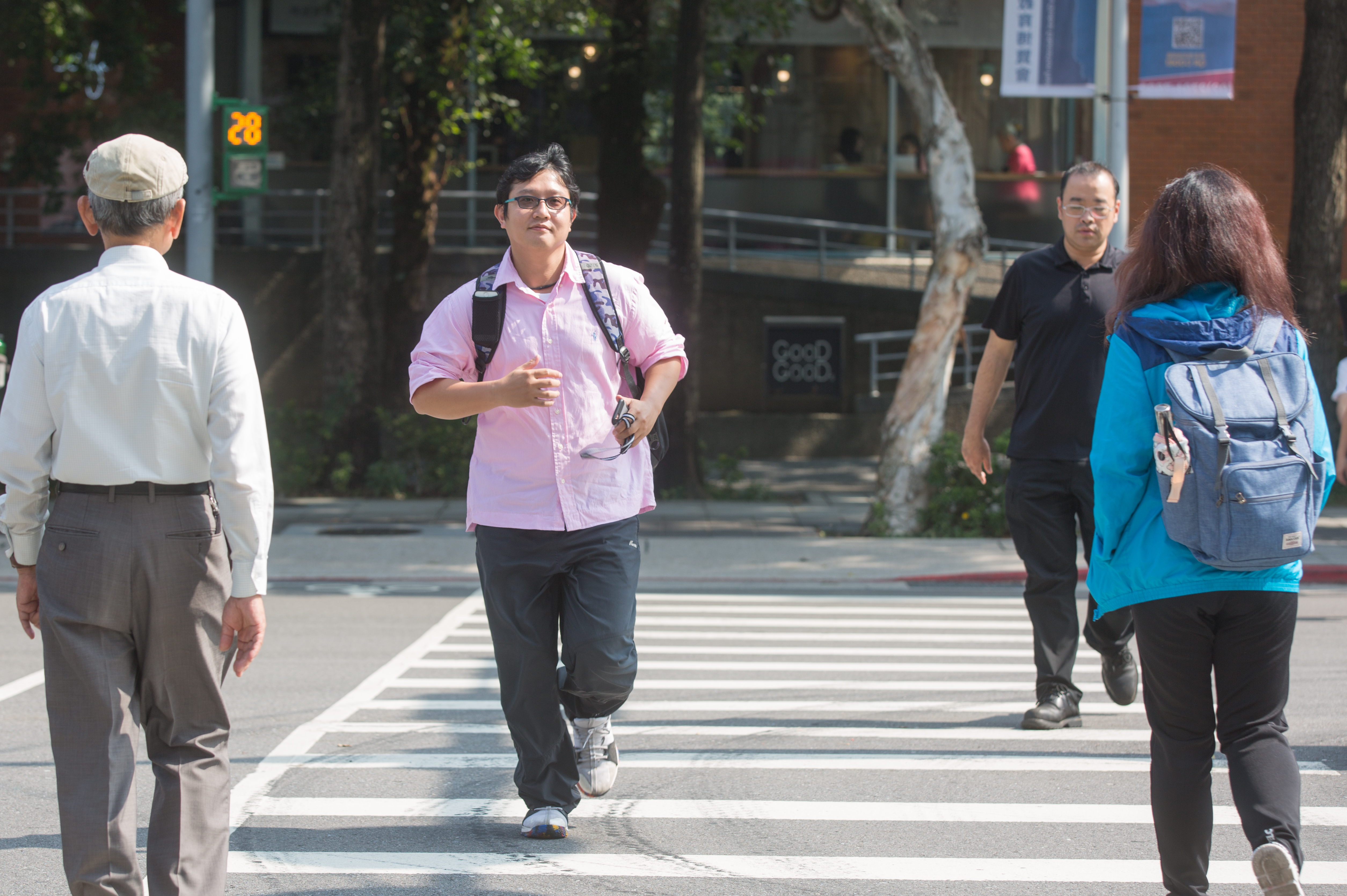 當有價差產生，例如獲利2成，星大會先賣掉本金加15%獲利部位，轉進下一個低基期股票，剩下5%繼續存股。