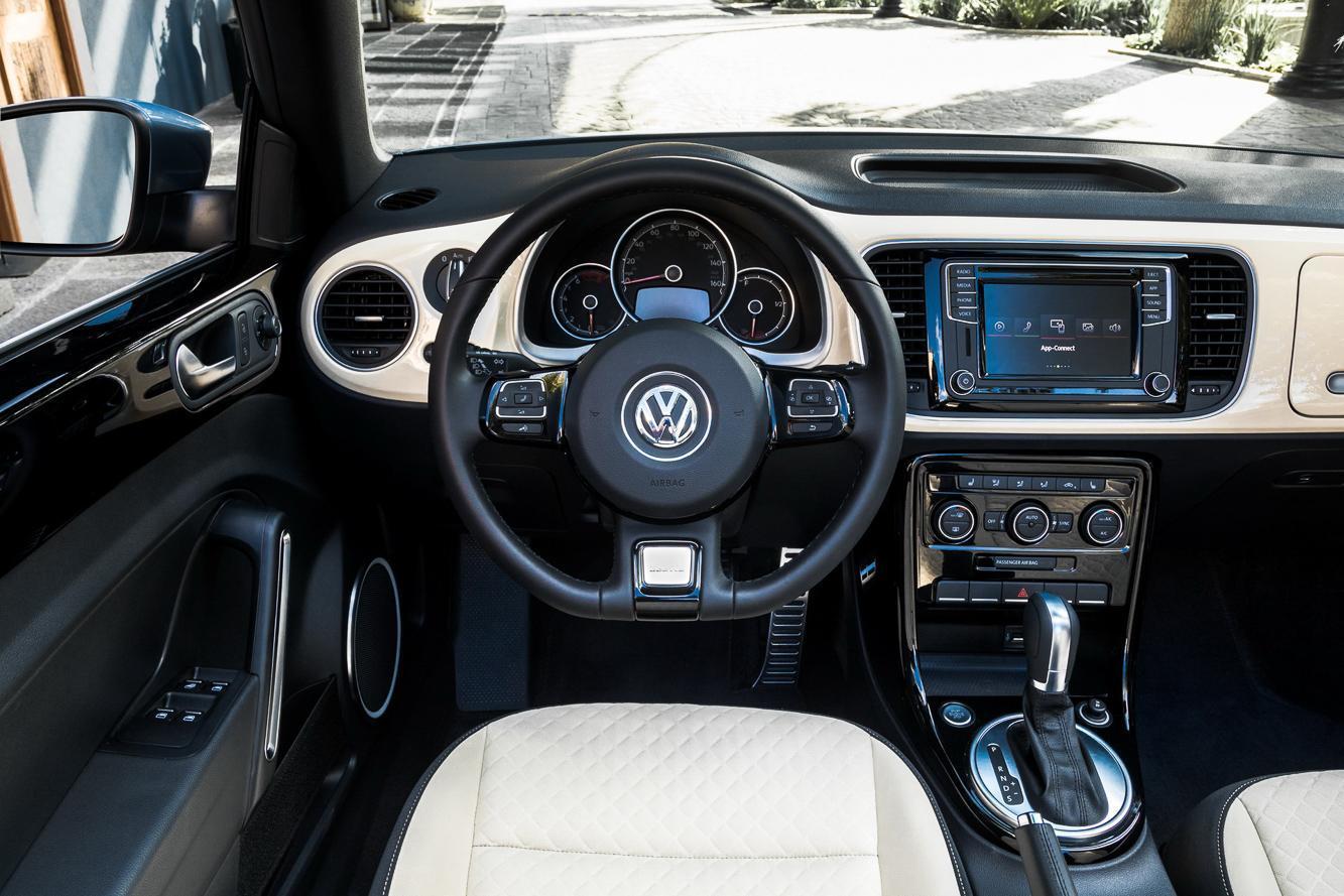 VW Beetle Final Edition的內裝配置。