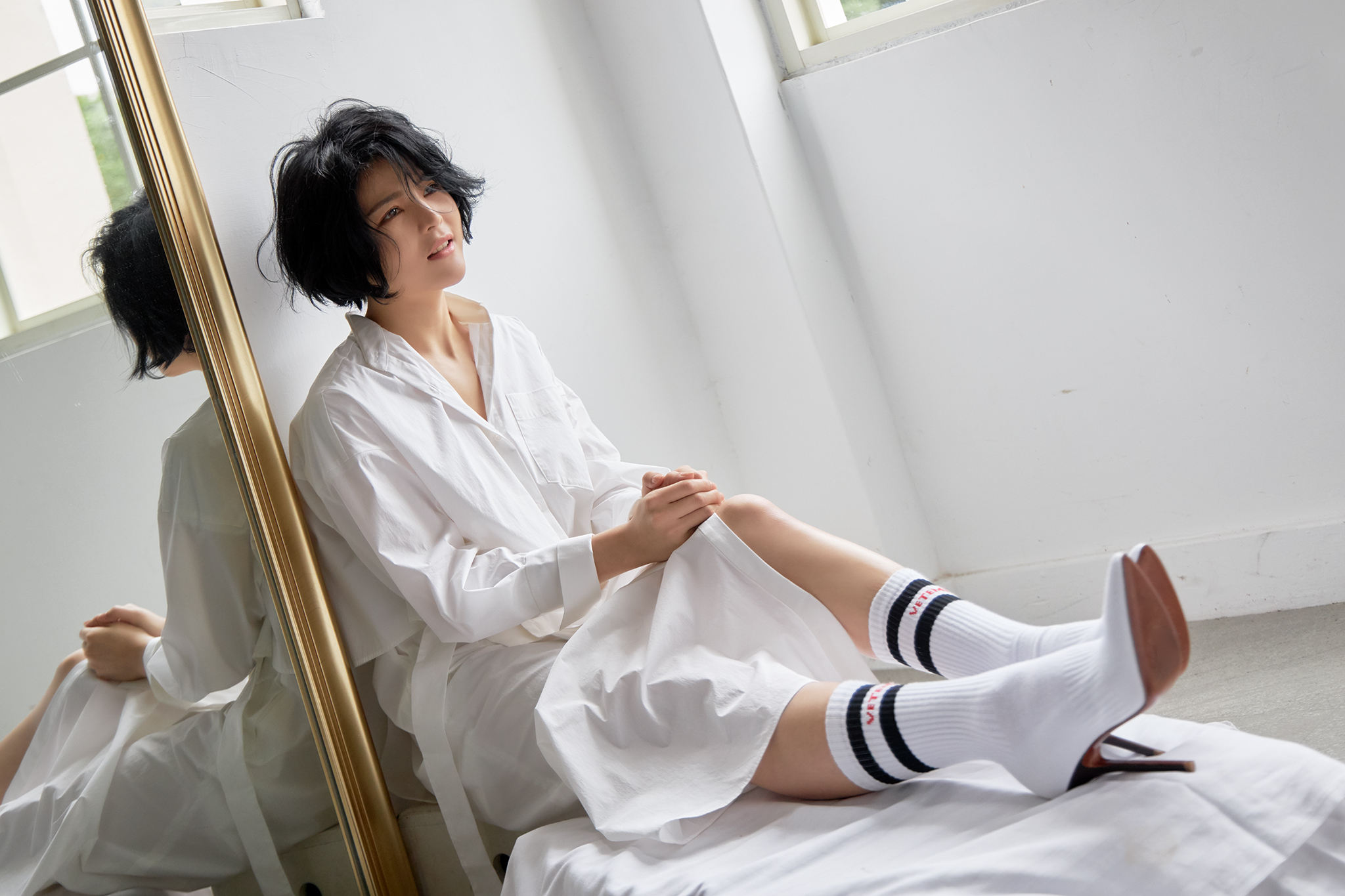 馬來西亞女歌手邱詩凌經過2年培訓發片,MV中呈現自己在台灣一個人的孤獨回憶。(寰亞提供)