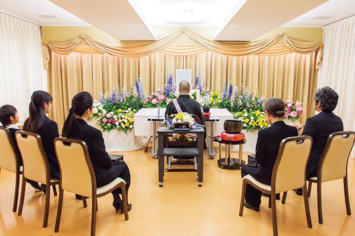 隨著「多死社會」到來,日本開始有越來越多人,選擇不做法會、也不辦告別式,死後直接火化的「直葬」。(圖片取自LASTEL網頁)
