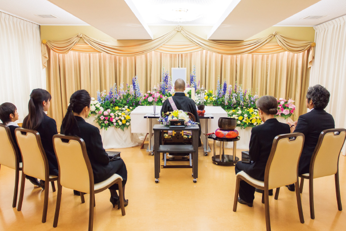 隨著「多死社會」到來，日本開始有越來越多人，選擇不做法會、也不辦告別式，死後直接火化的「直葬」。（圖片取自LASTEL網頁）