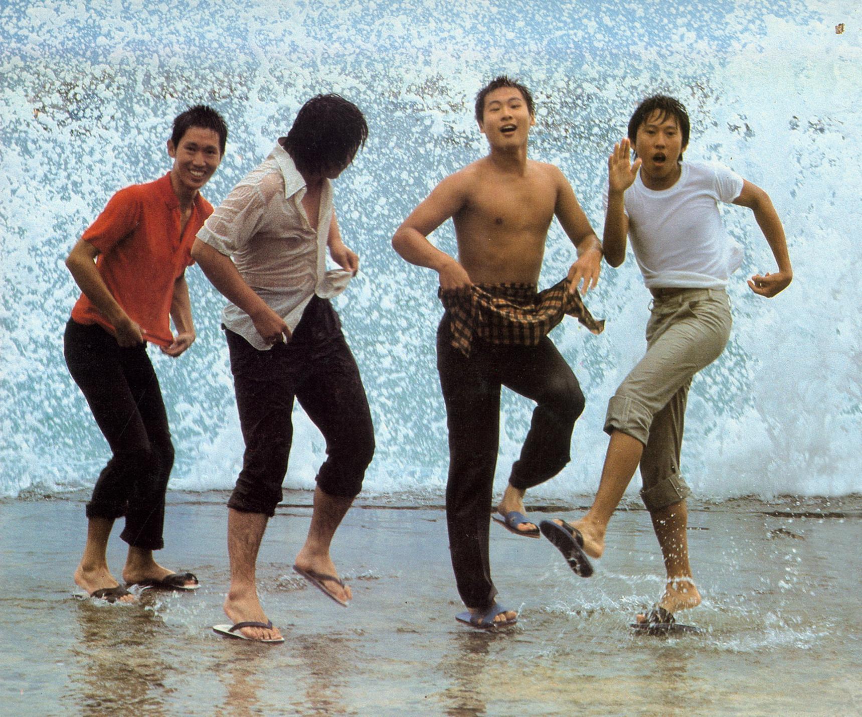 1983年由侯孝賢導演、鈕承澤演出的《風櫃來的人》的35週年數位修復版正上映中,片商已表示並無影響,會照常上映。(傳影互動提供)