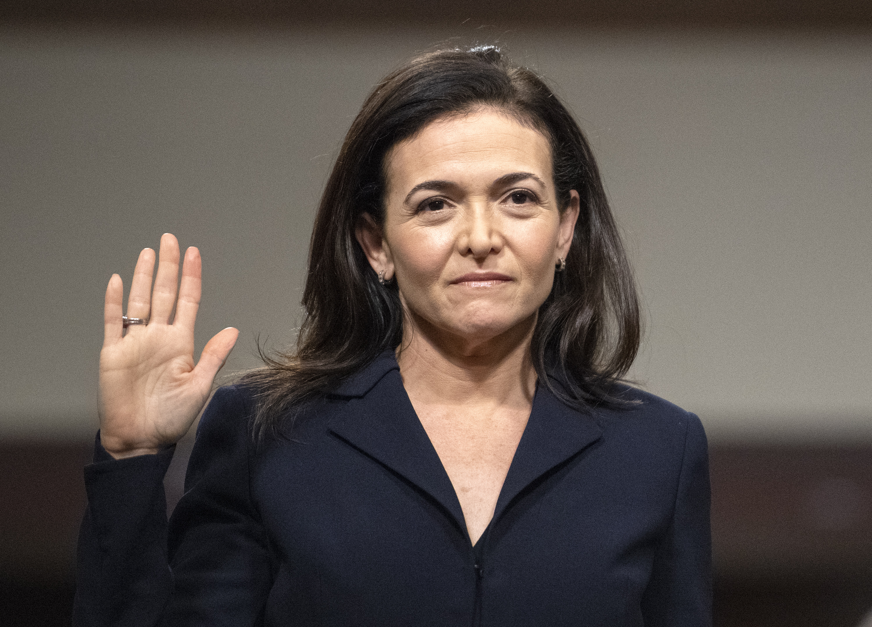 2018年9月5日，臉書營運長桑德伯格出席美國參院「檢視外國勢力在社群媒體平台運作」聽證會。（東方IC）