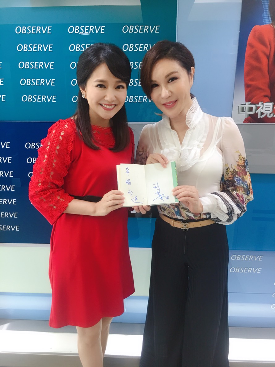 知名主持人利菁接受哈遠儀主播專訪。(中視提供)
