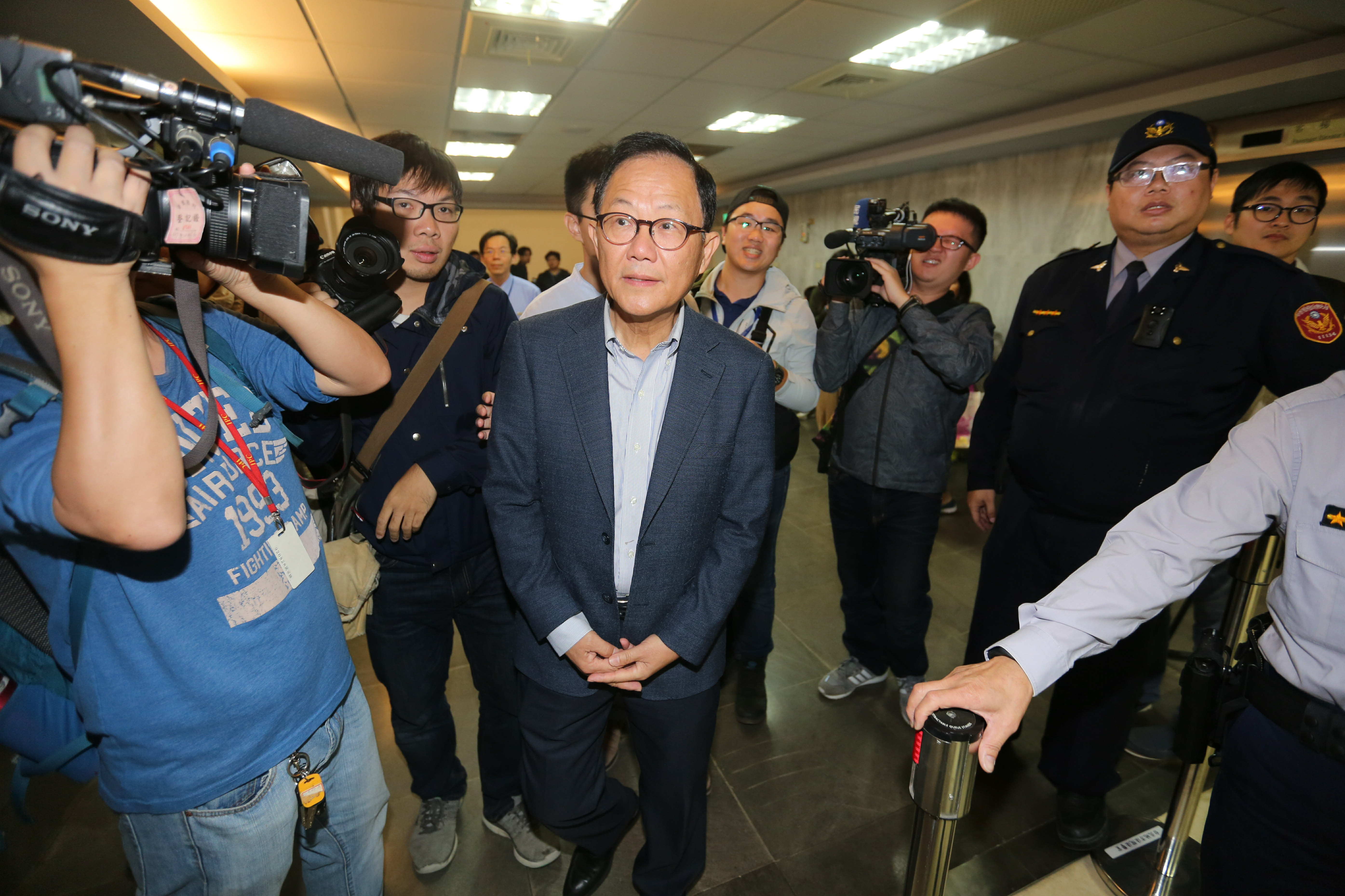 台北市長參選人丁守中驗票第4天，已驗完一半以上選票，仍輸3,000多票。