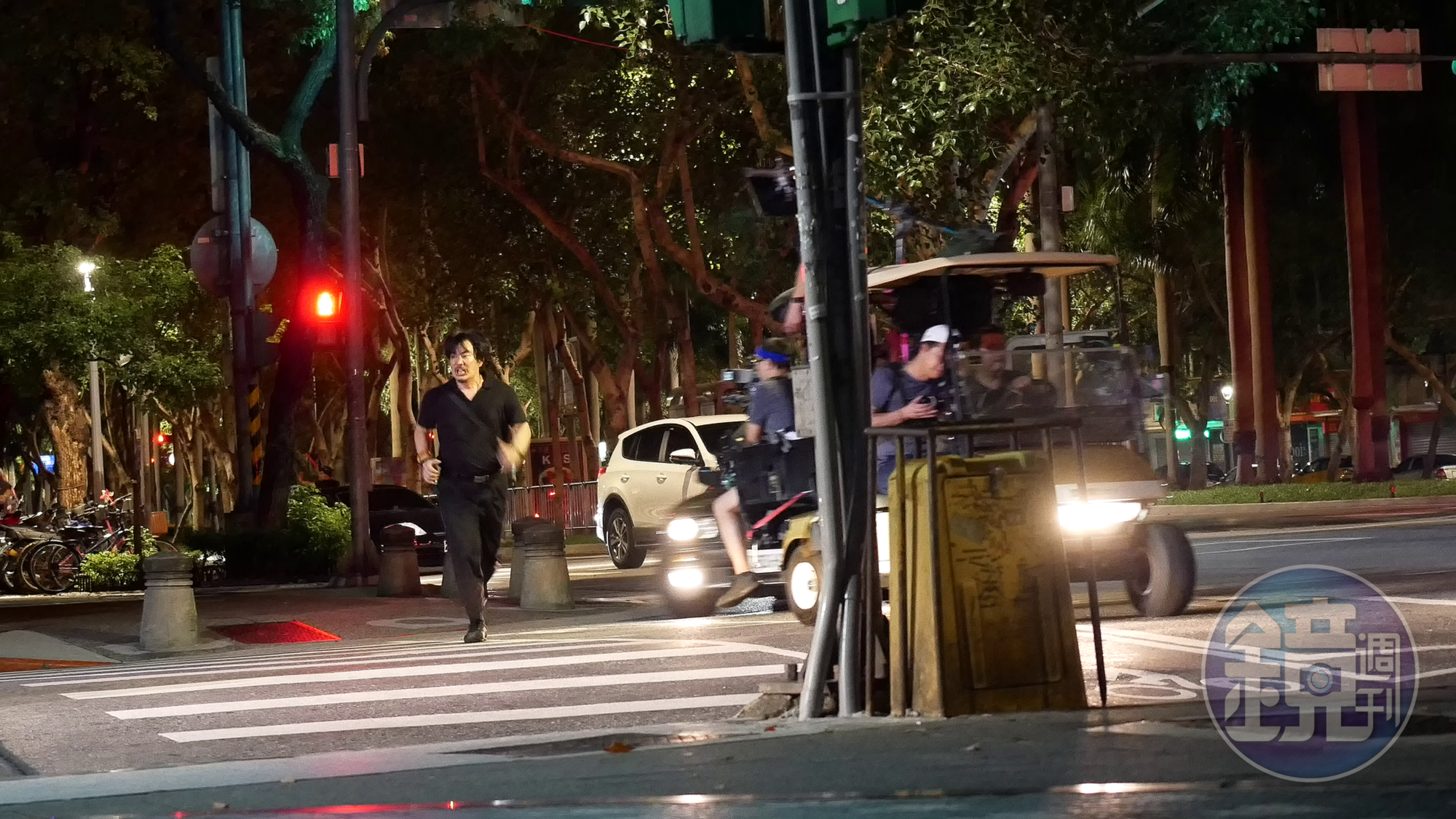 任賢齊被目擊挺著肥肚拍攝紐承澤執導的《跑馬》，但如今劇組確定解散，他等於白胖一場。