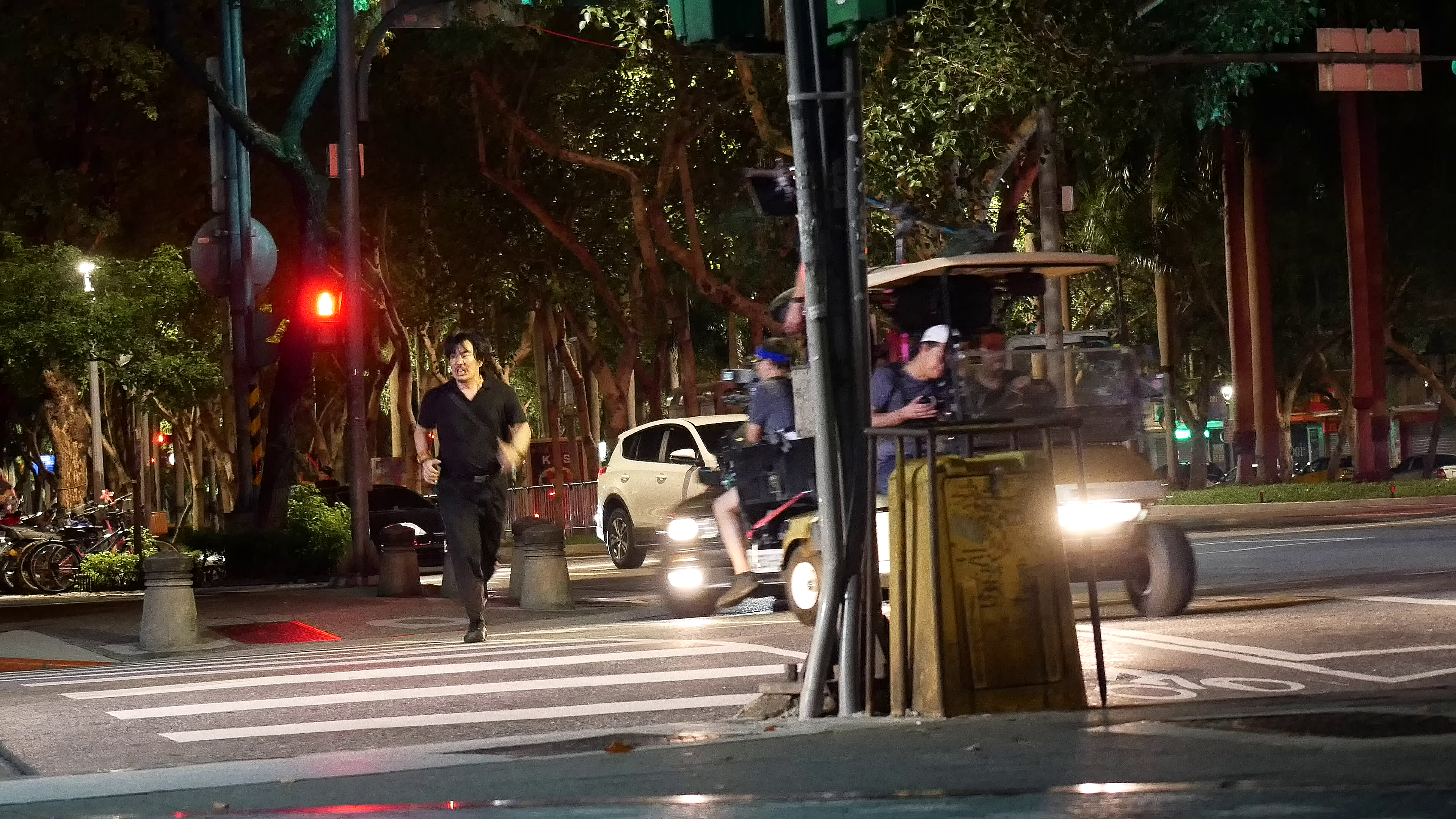 任賢齊被目擊挺著肥肚拍攝紐承澤執導的《跑馬》，但如今劇組確定解散，他等於白胖一場。