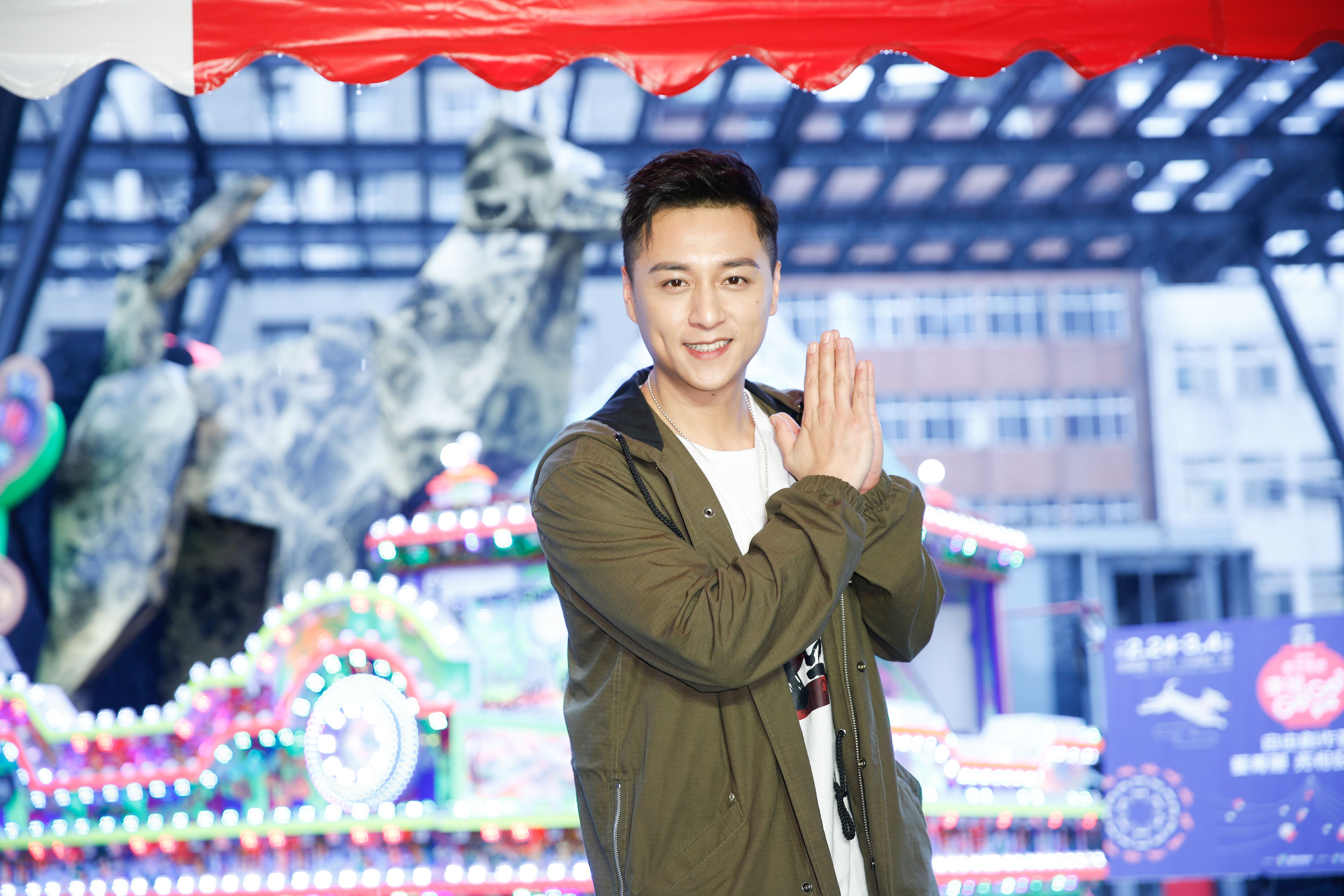 男星鄭人碩因片約滿檔，工作太忙以致與老婆聚少離多、感情轉淡，證實已在9月離婚。