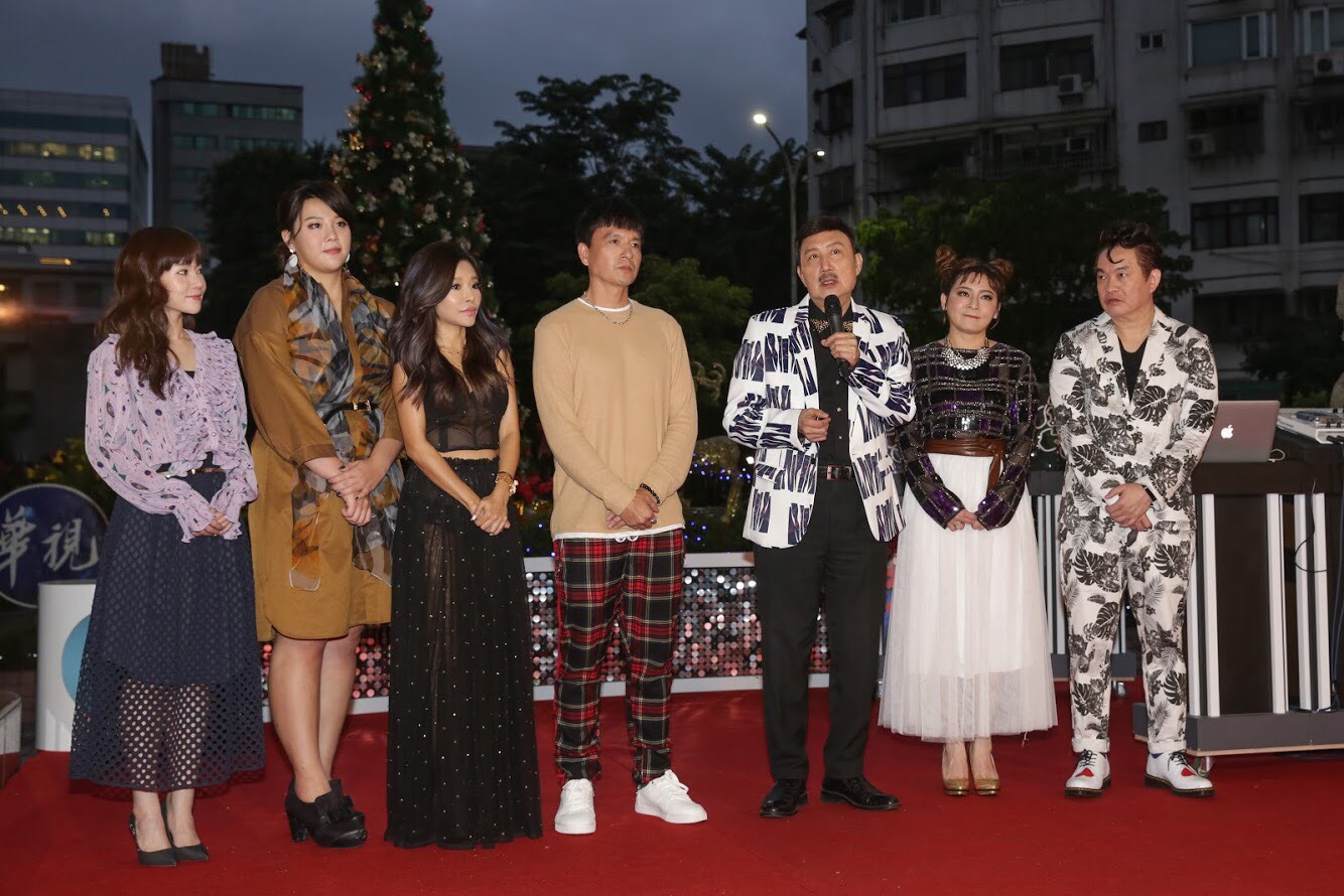眾星昨（6日）參加華視「2018歲末感恩耶誕點燈」活動。