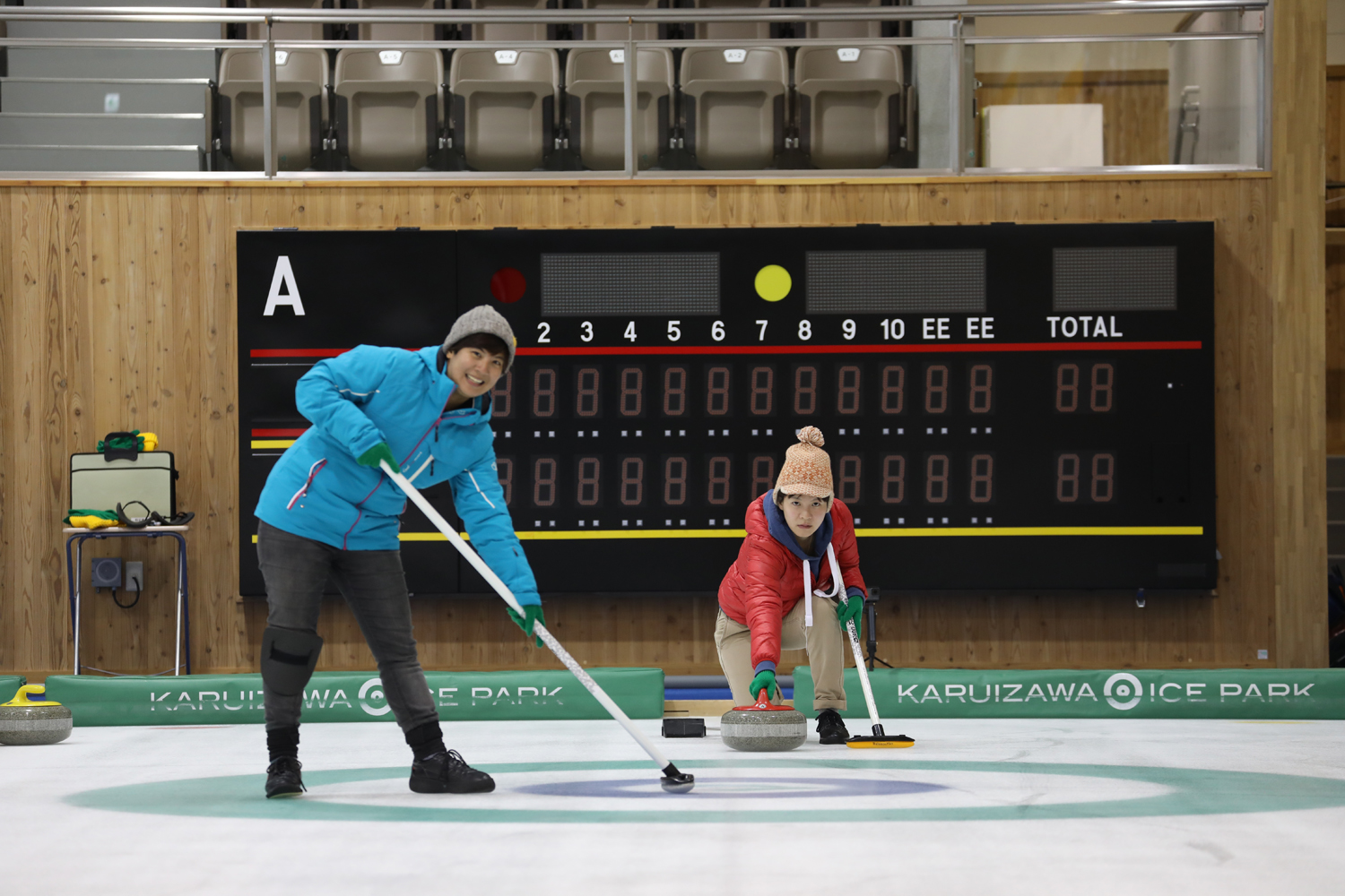 在「風越公園」可以報名冬季奧運比賽項目「冰壺」的體驗課程。