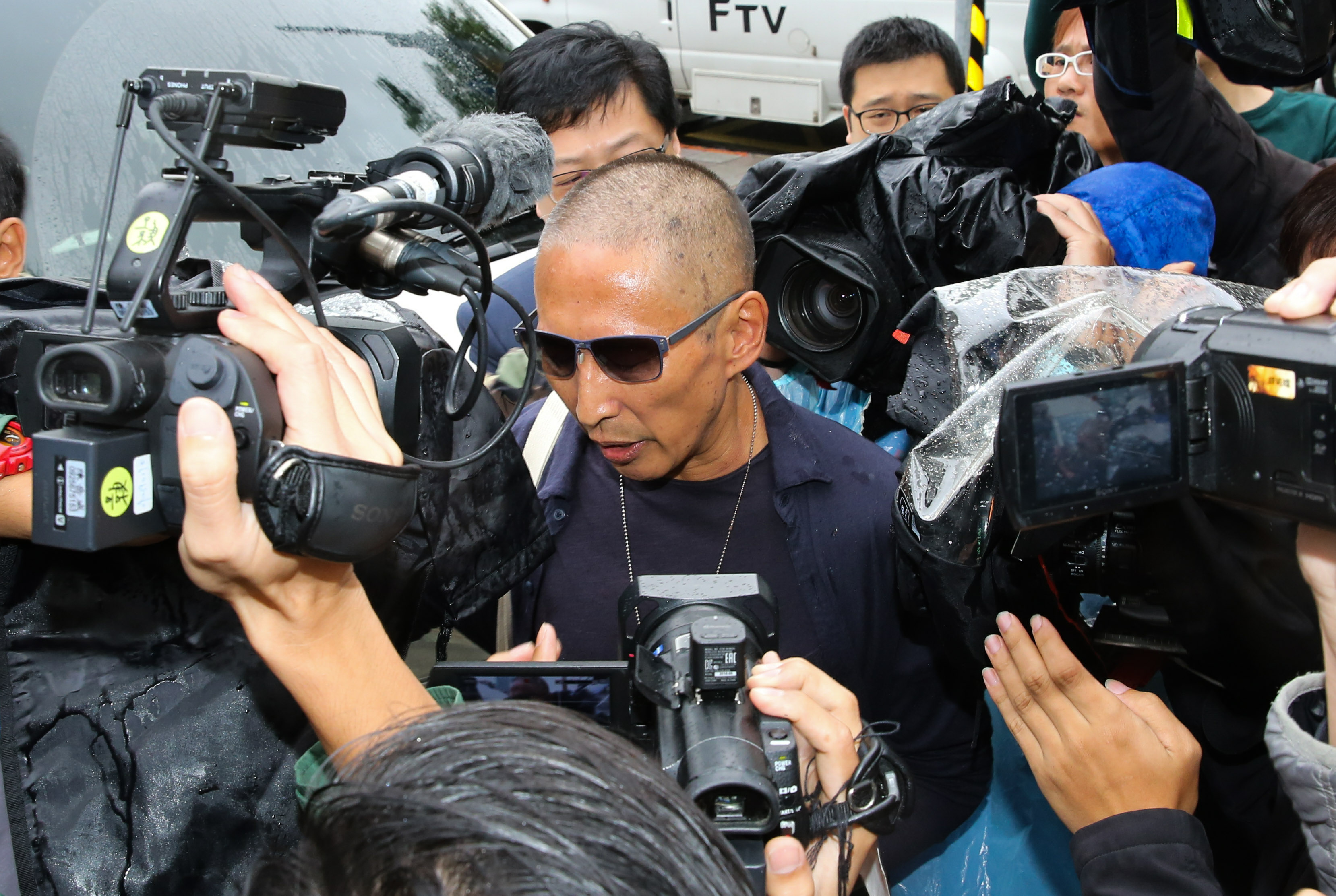 鈕承澤向警方供稱與受害女子是男女朋友，不知為何被告。