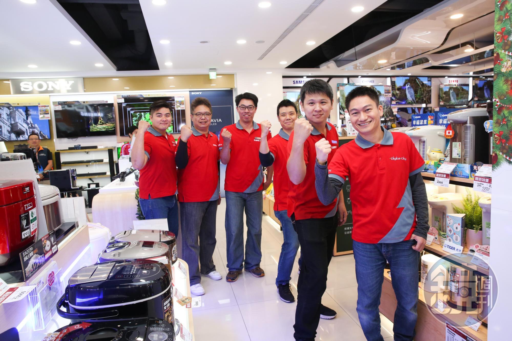 全國電子Digital City首度進駐台北市，總經理林政勳（右一）喊出明年Digital City業績要翻倍。