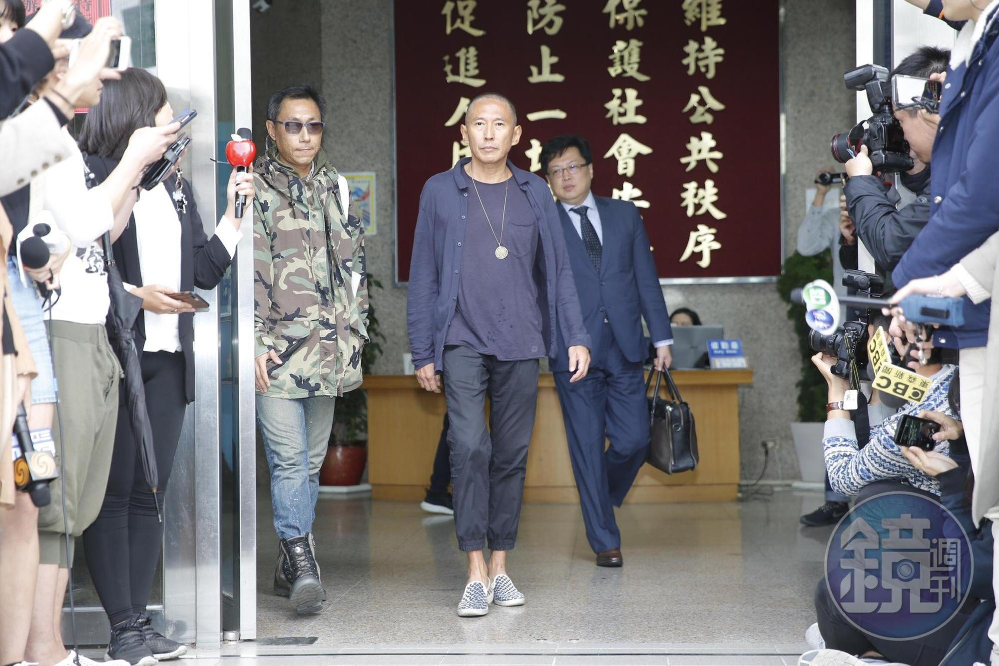 被害者向媒體提供對話截圖，顯示鈕承澤當時連她本名姓什麼都不知道，打臉鈕承澤說是「男女朋友」的說法。