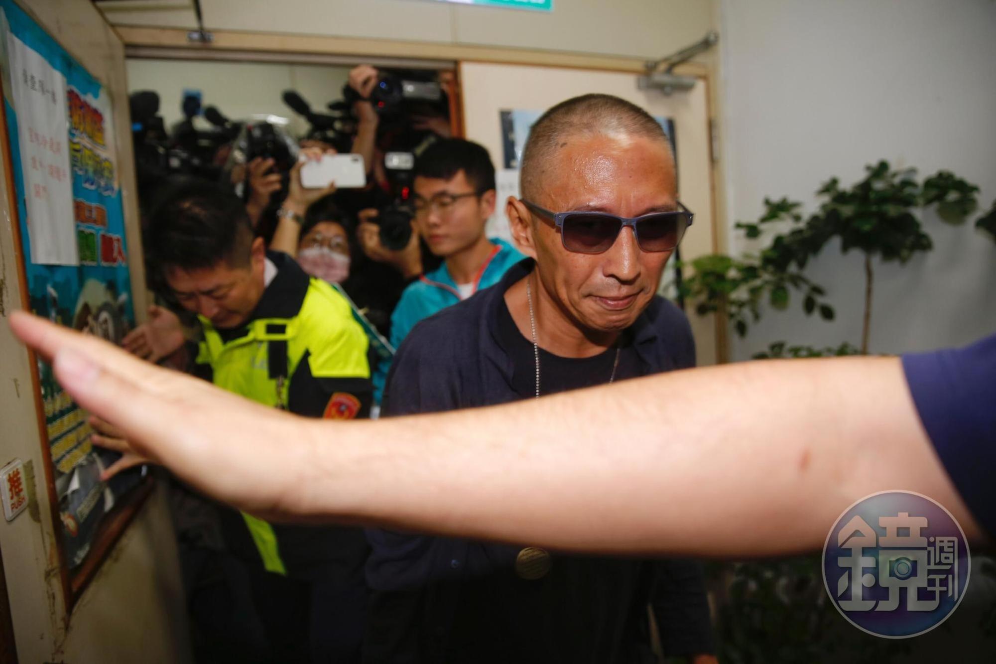 台北地檢署今(7)早開出傳票,要求鈕承澤下午4點到案說明,但鈕承澤以身體不適請假不出庭。