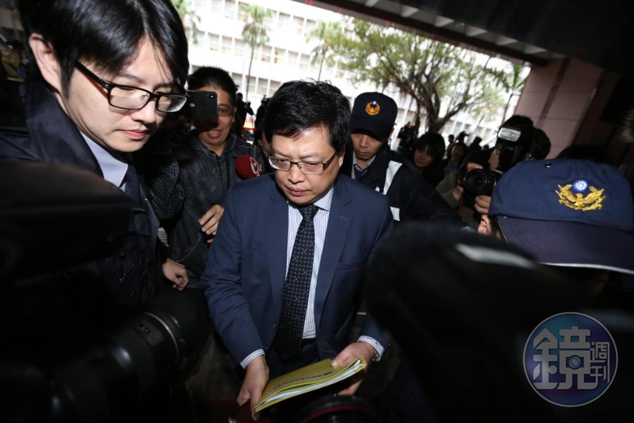 鈕承澤律師胡原龍替鈕承澤遞出狀請假。