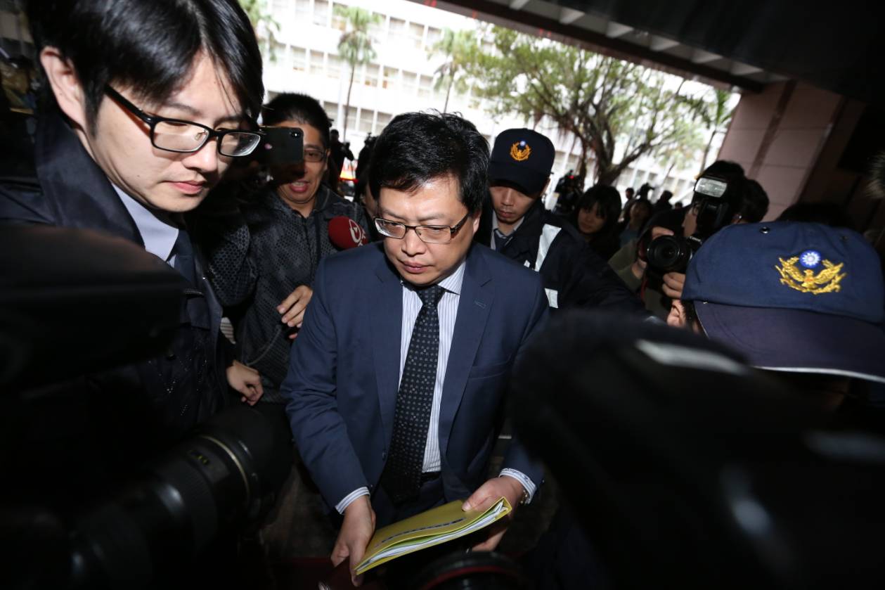 鈕承澤律師胡原龍替鈕承澤遞出狀請假。